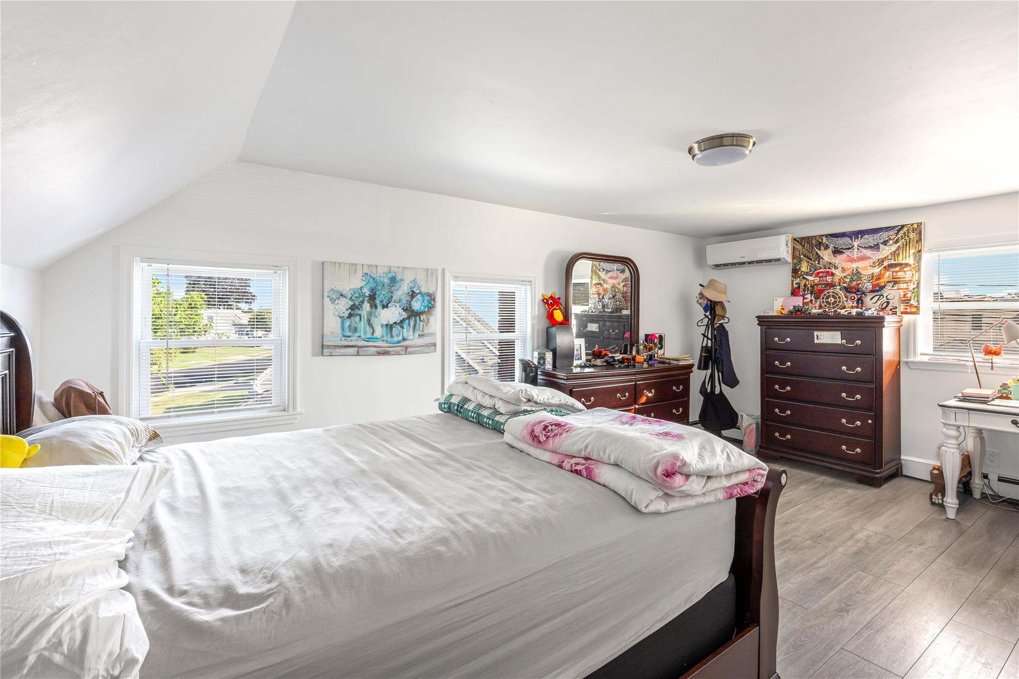 #19 photo, 34 Mill Lane, Levittown , NY 11756