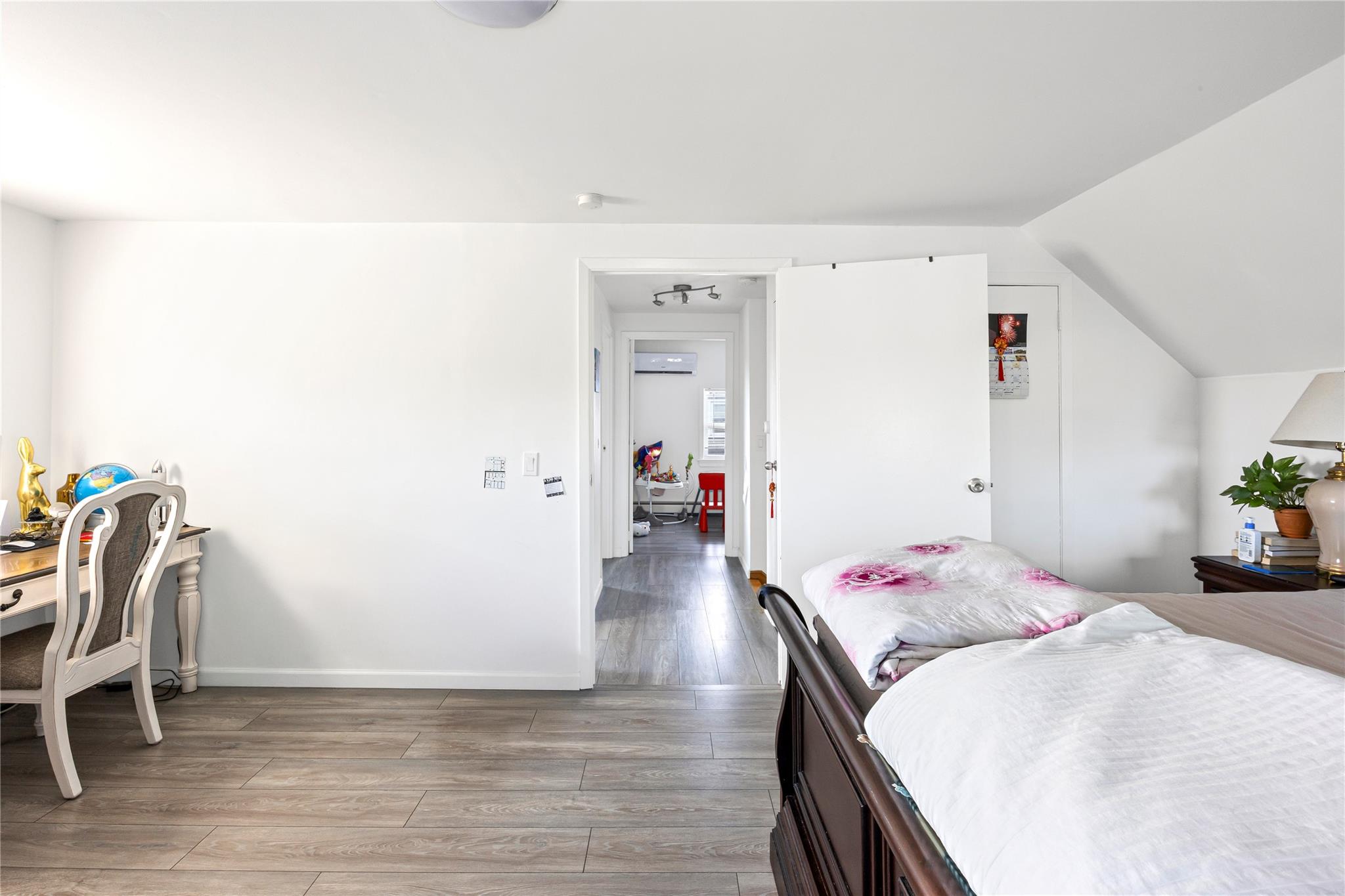 #20 photo, 34 Mill Lane, Levittown , NY 11756