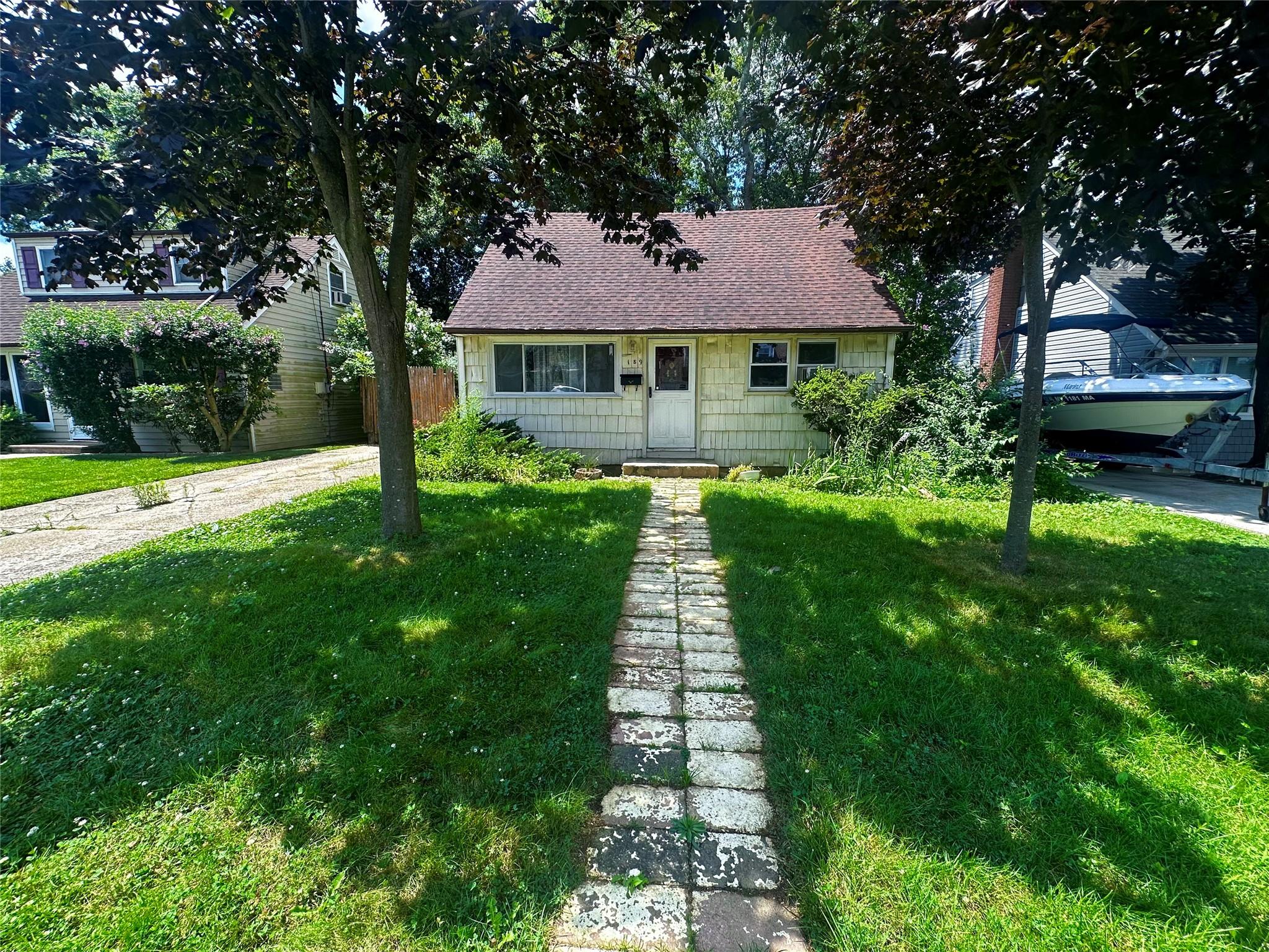 #1 photo, 189 Trouville Road, Copiague , NY 11726