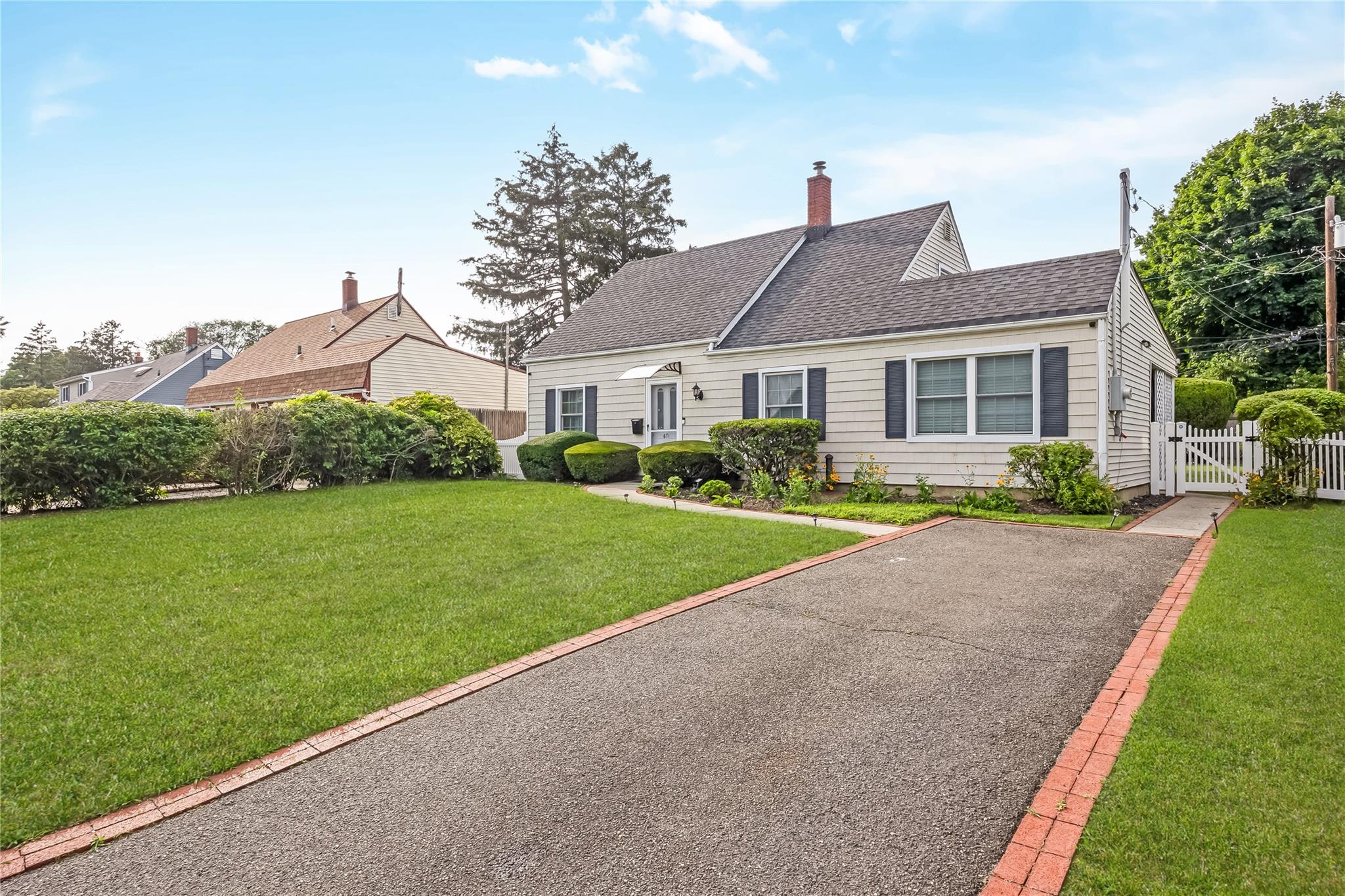 #1 photo, 671 Whittier Street, 長島 西布雷 Westbury , NY 11590