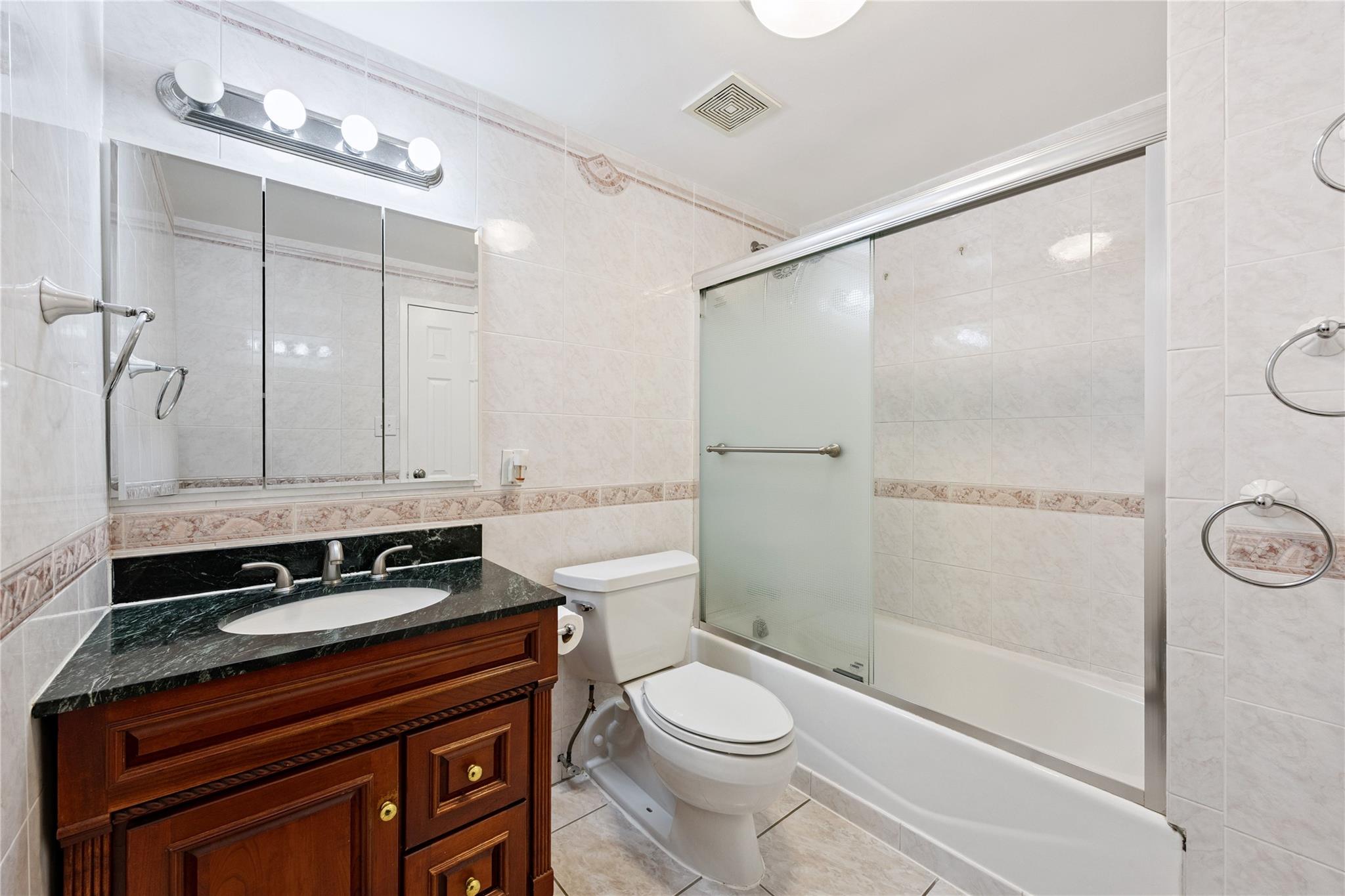 #9 photo, 75-22 Parsons Boulevard, クイーンズ区 Fresh Meadows , NY 11366