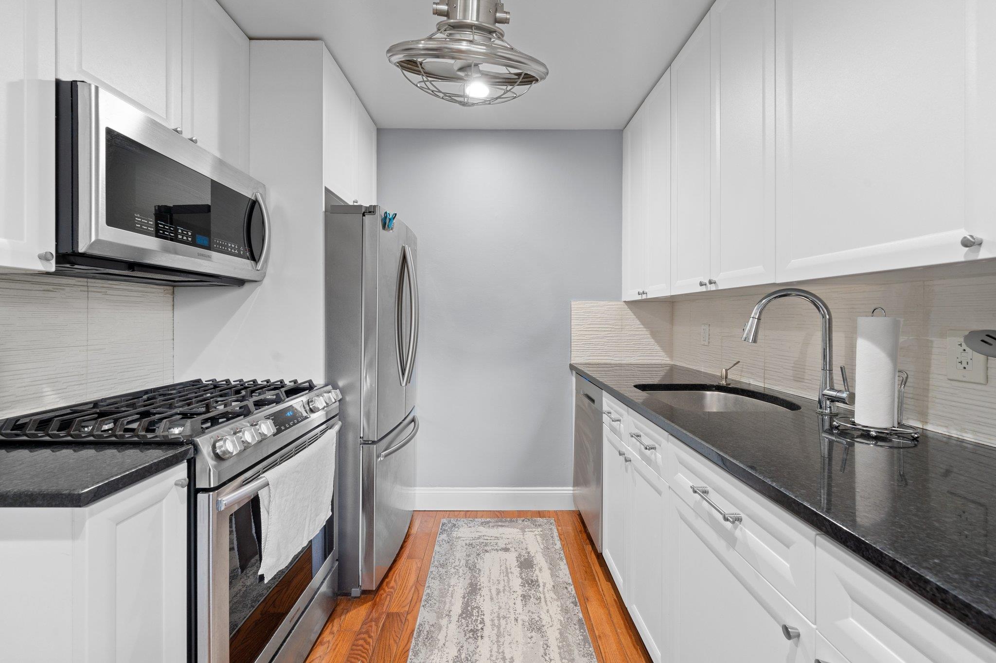 #13 photo, 35 Knightsbridge Road Road, Great Neck , NY 11021