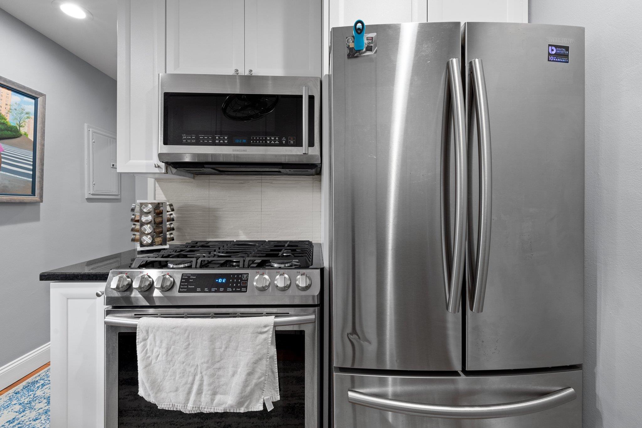 #16 photo, 35 Knightsbridge Road Road, Great Neck , NY 11021