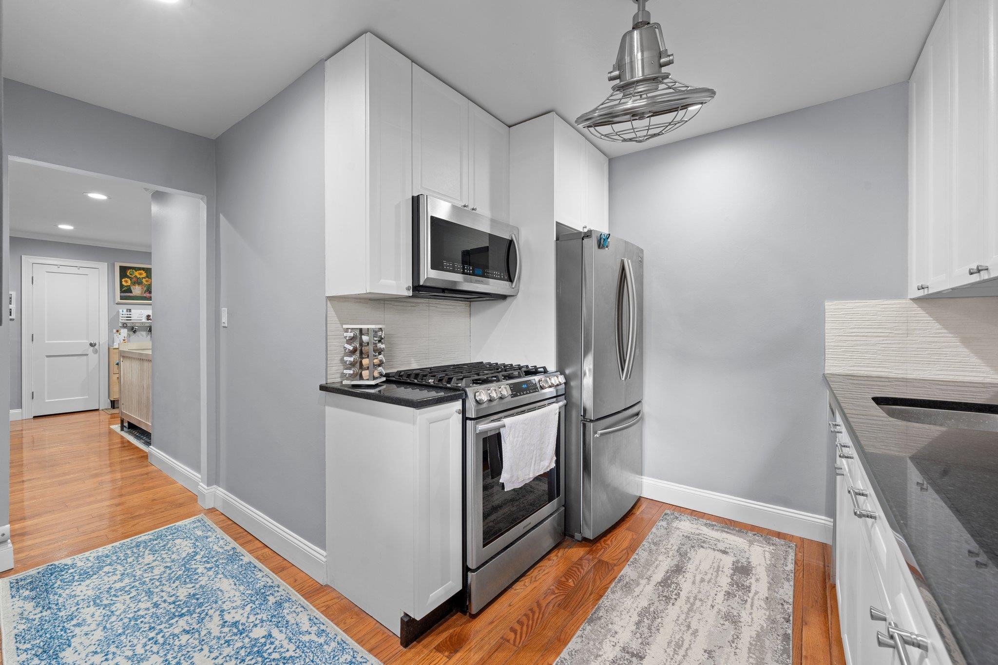 #17 photo, 35 Knightsbridge Road Road, Great Neck , NY 11021