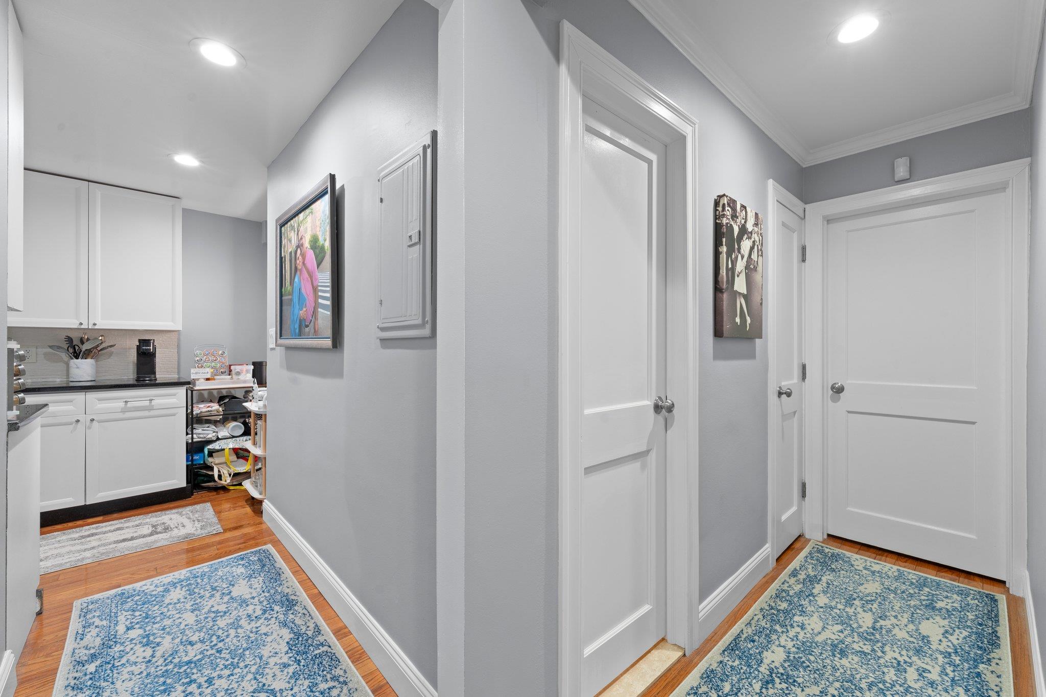 #18 photo, 35 Knightsbridge Road Road, Great Neck , NY 11021