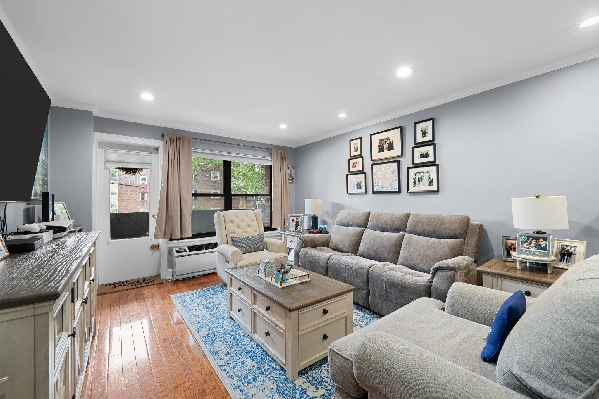 #2 photo, 35 Knightsbridge Road Road, Great Neck , NY 11021