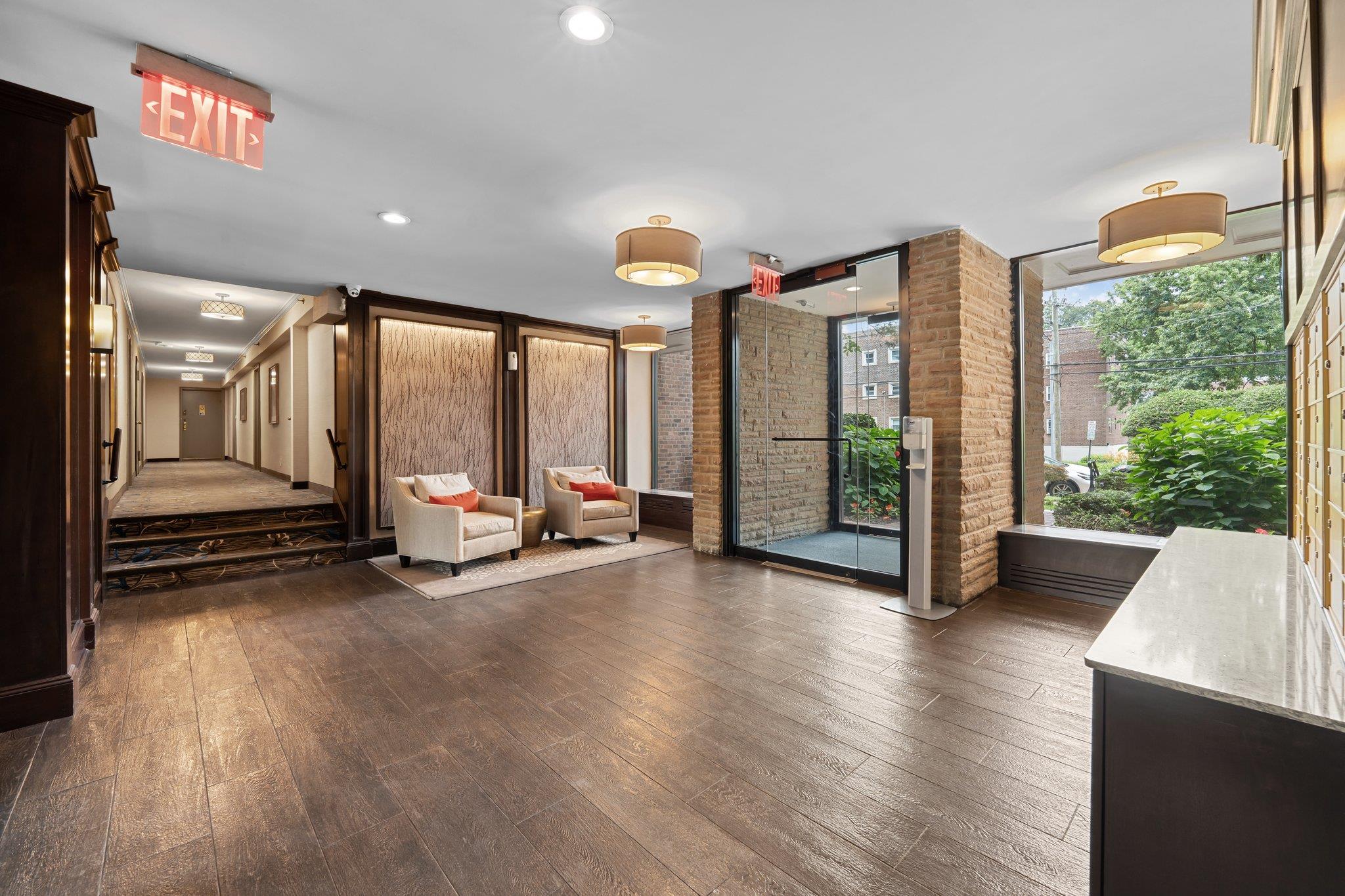 #4 photo, 35 Knightsbridge Road Road, Great Neck , NY 11021