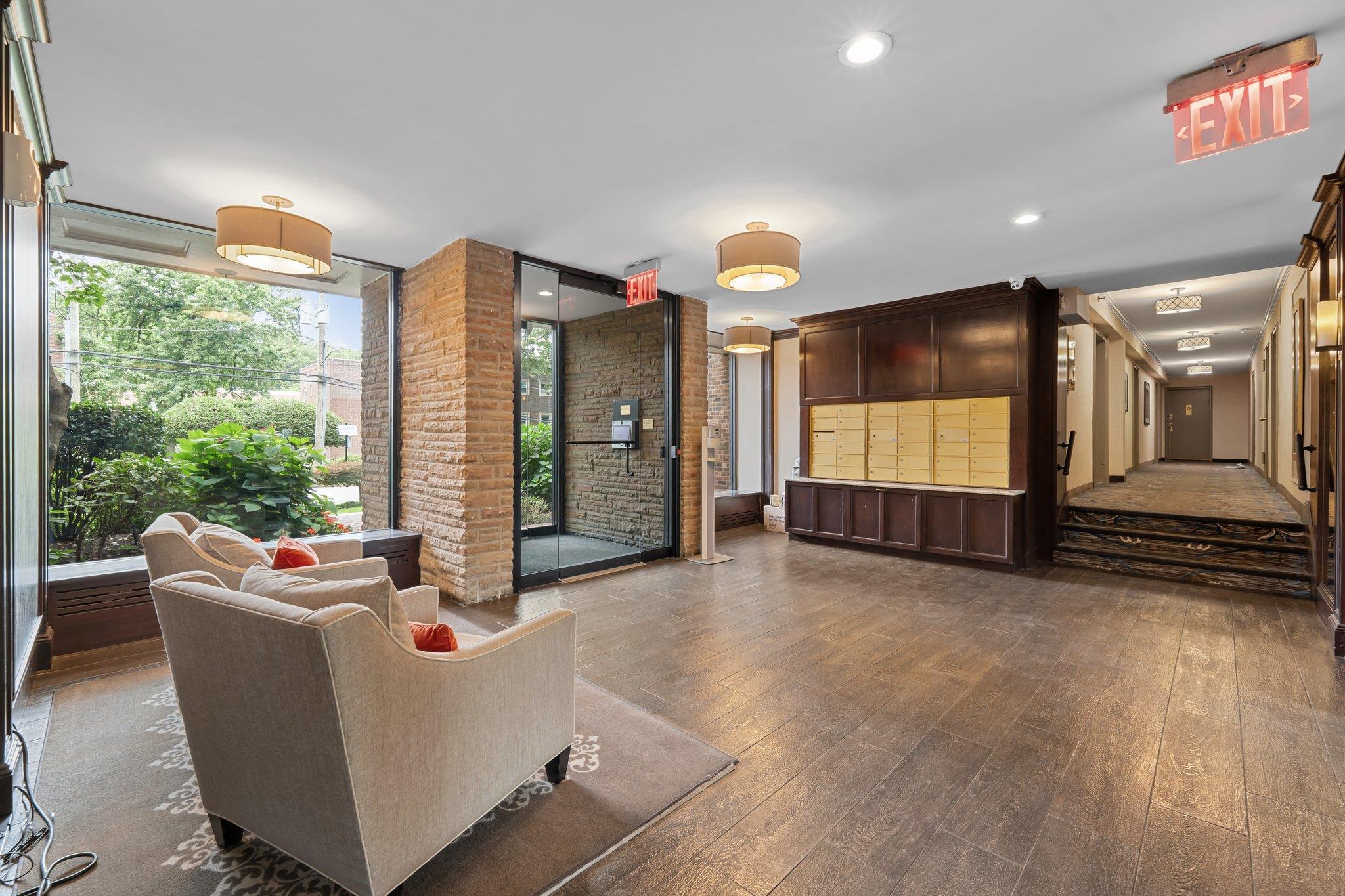 #5 photo, 35 Knightsbridge Road Road, Great Neck , NY 11021