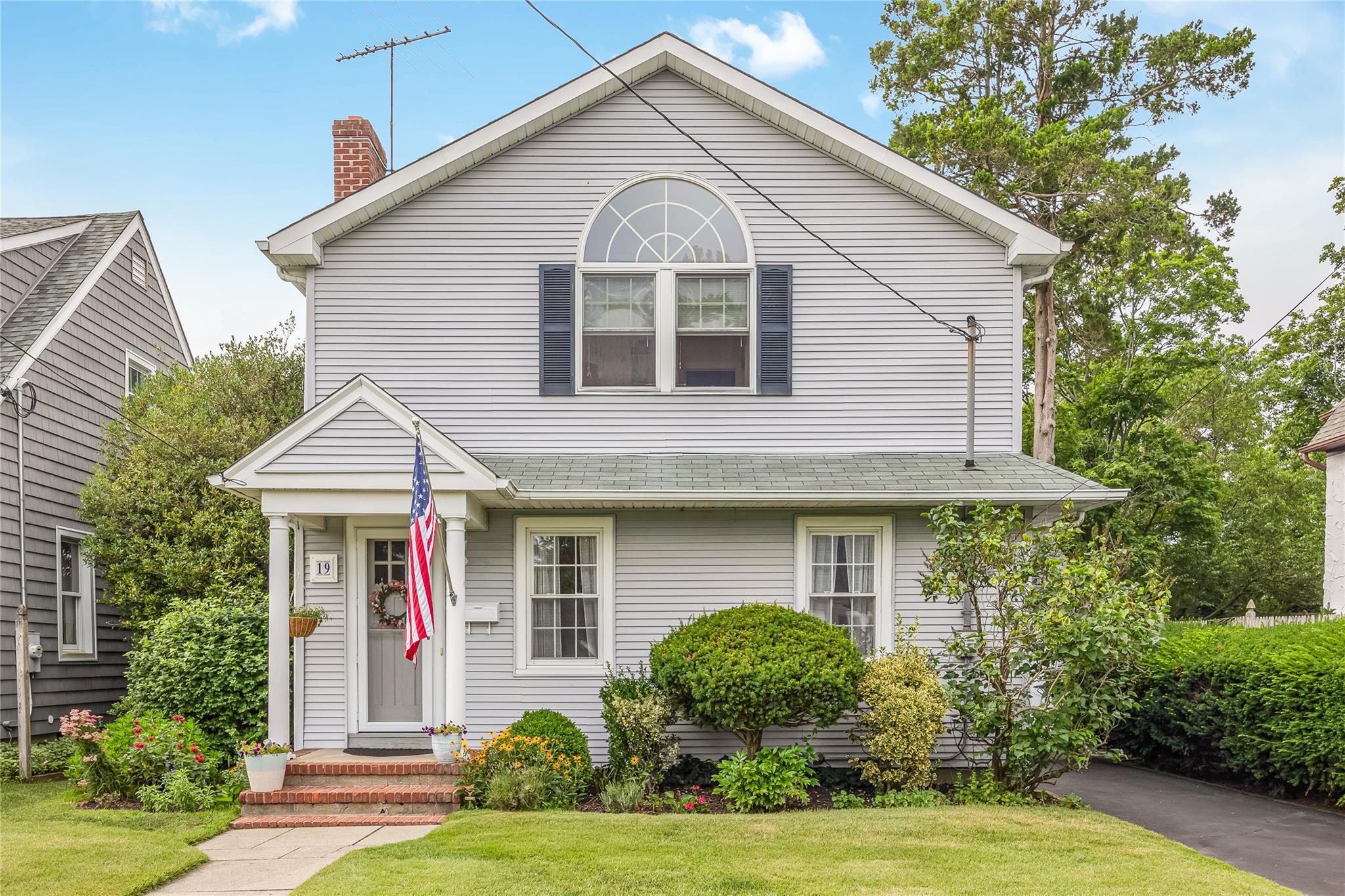 #1 photo, 19 Rose Street, サフォーク郡 Islip , NY 11751