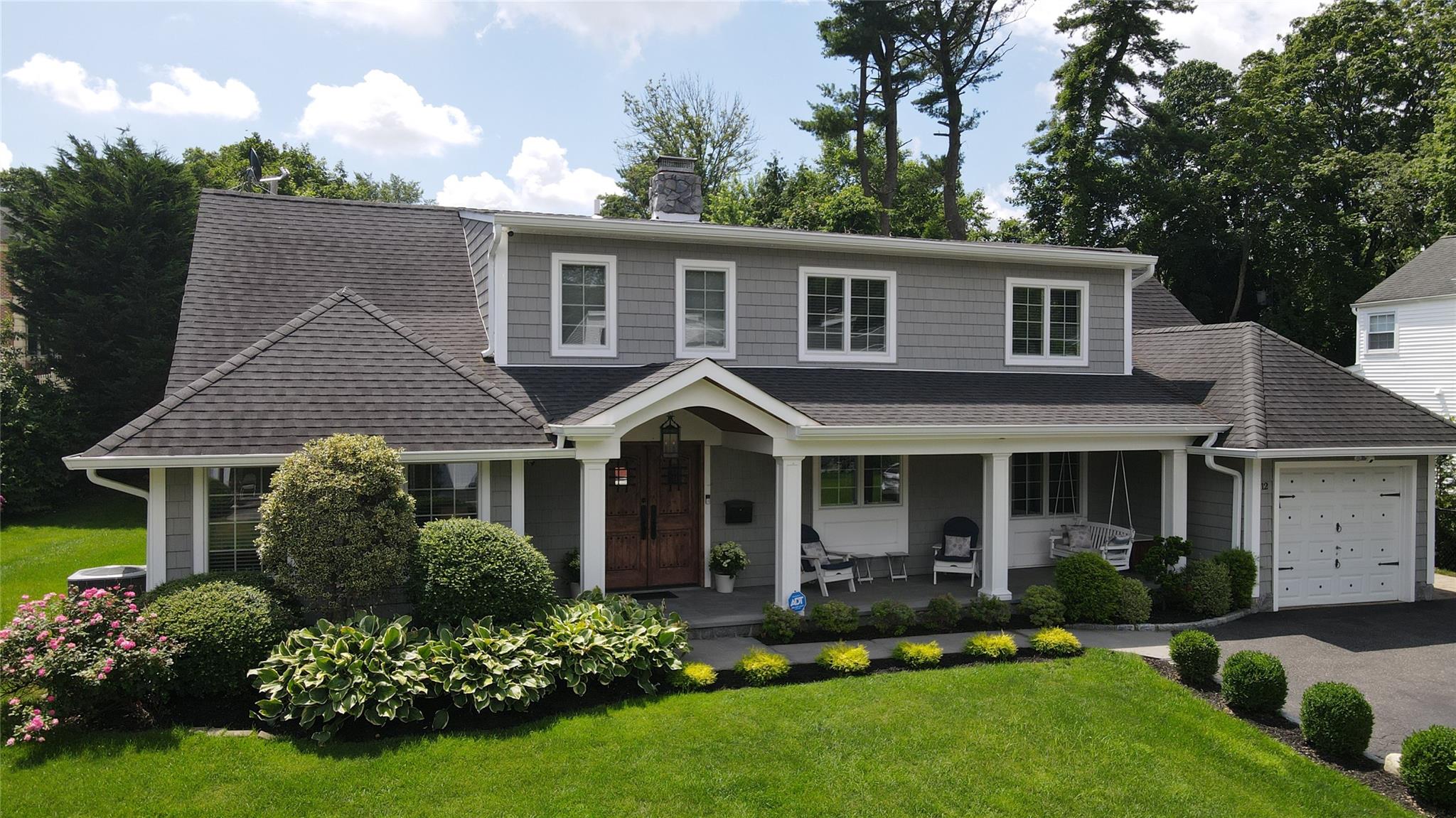 #3 photo, 12 Overhill Lane, Roslyn , NY 11576