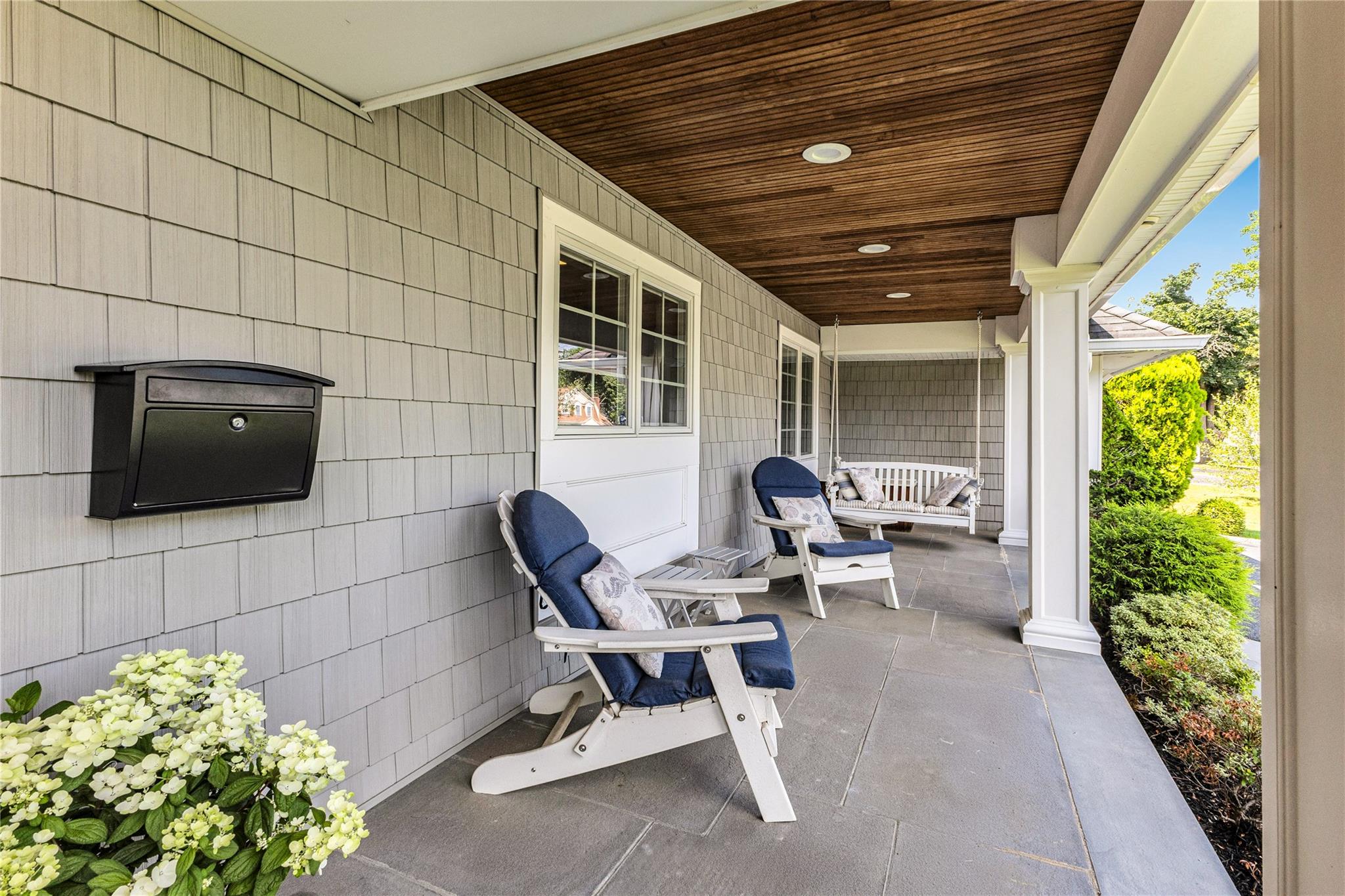 #6 photo, 12 Overhill Lane, Roslyn , NY 11576