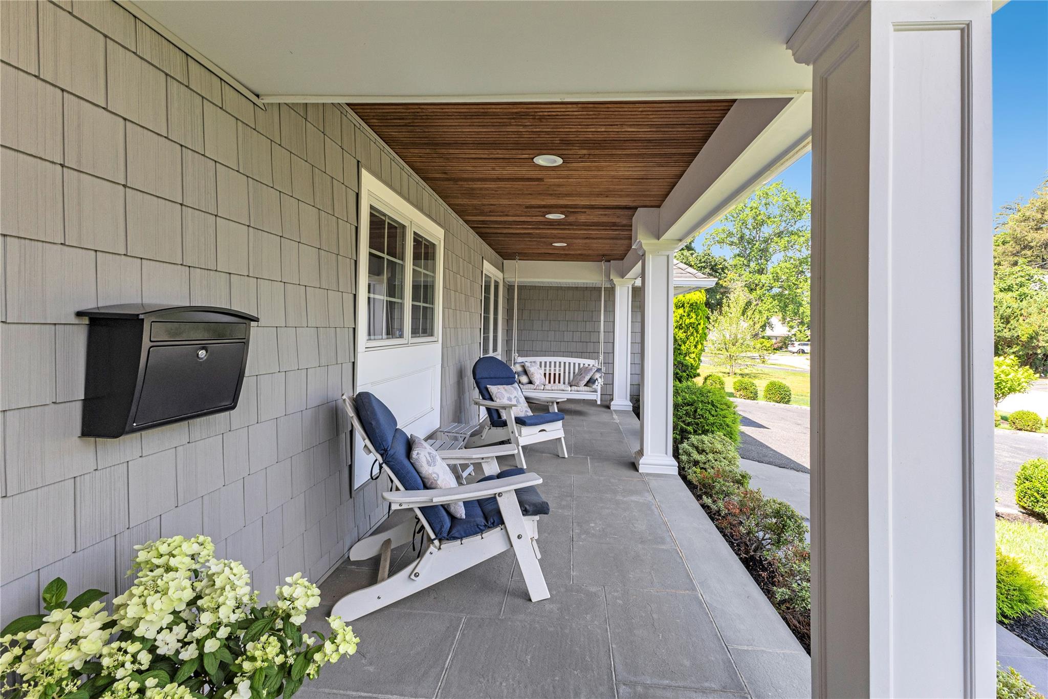 #7 photo, 12 Overhill Lane, Roslyn , NY 11576