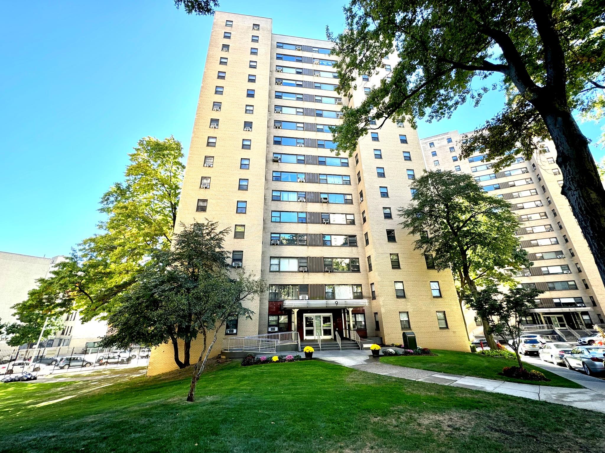 #1 photo, 9 Fordham Hill Oval, 布朗士 Bronx , NY 10468