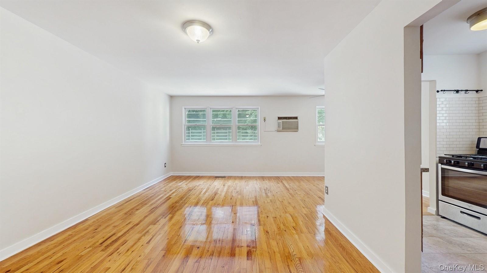 #5 photo, 273 W 254th Street, ブロンクス区 Bronx , NY 10471