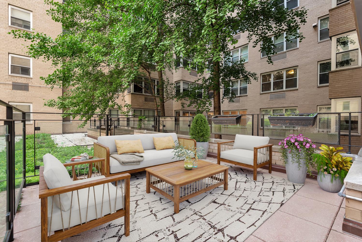 #11 photo, 11 5TH Avenue, Greenwich Village , NY 10003