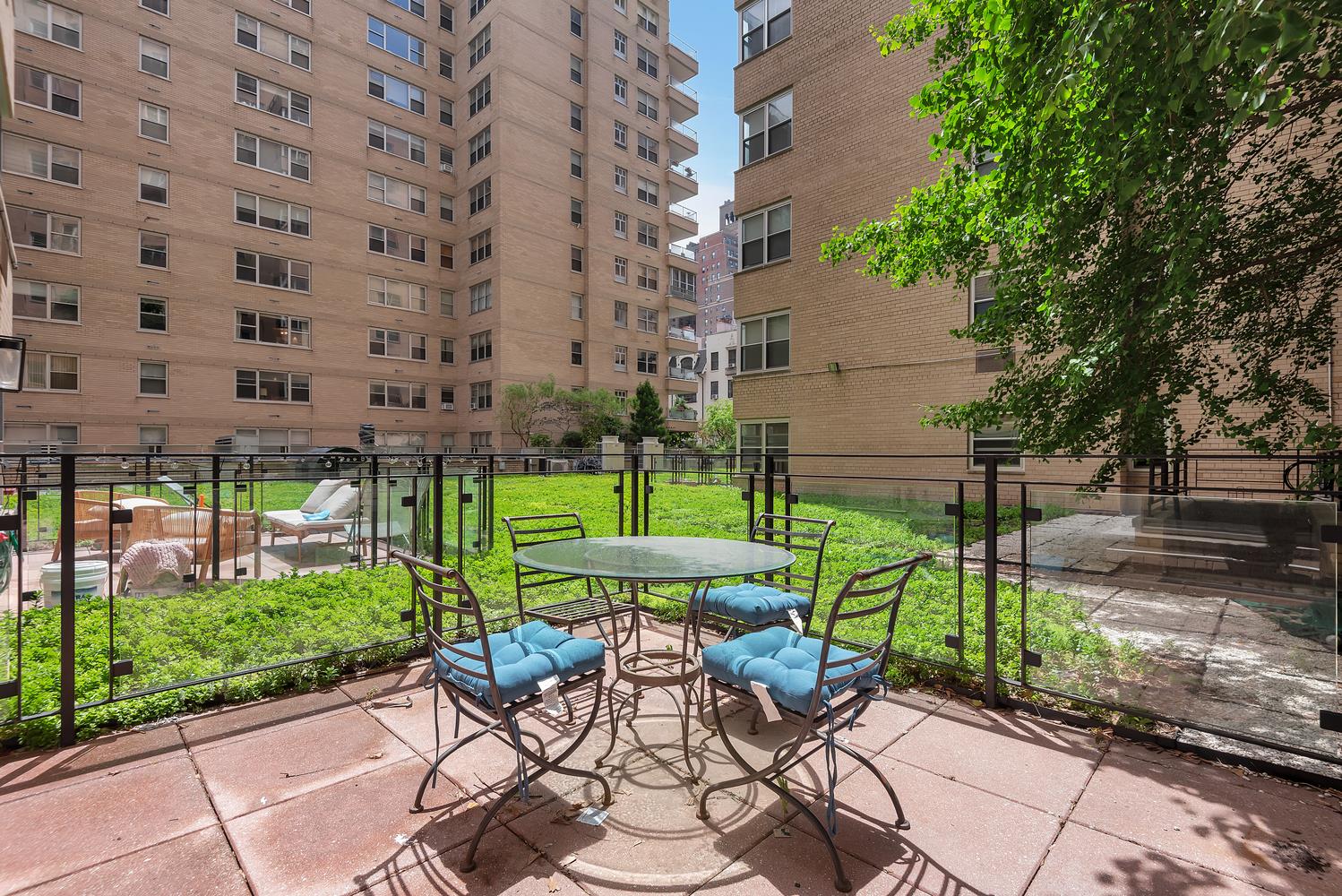 #13 photo, 11 5TH Avenue, Greenwich Village , NY 10003