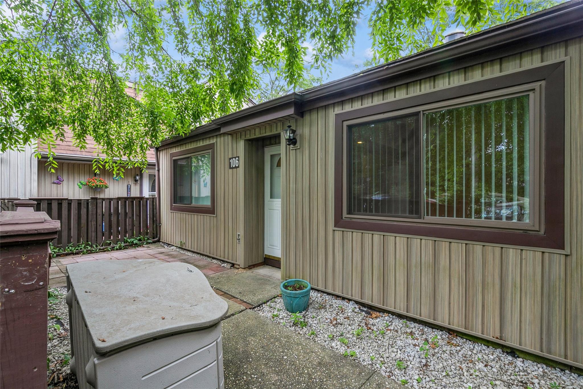 #1 photo, 106 Strathmore Gate Drive, 東長島 Stony Brook , NY 11790