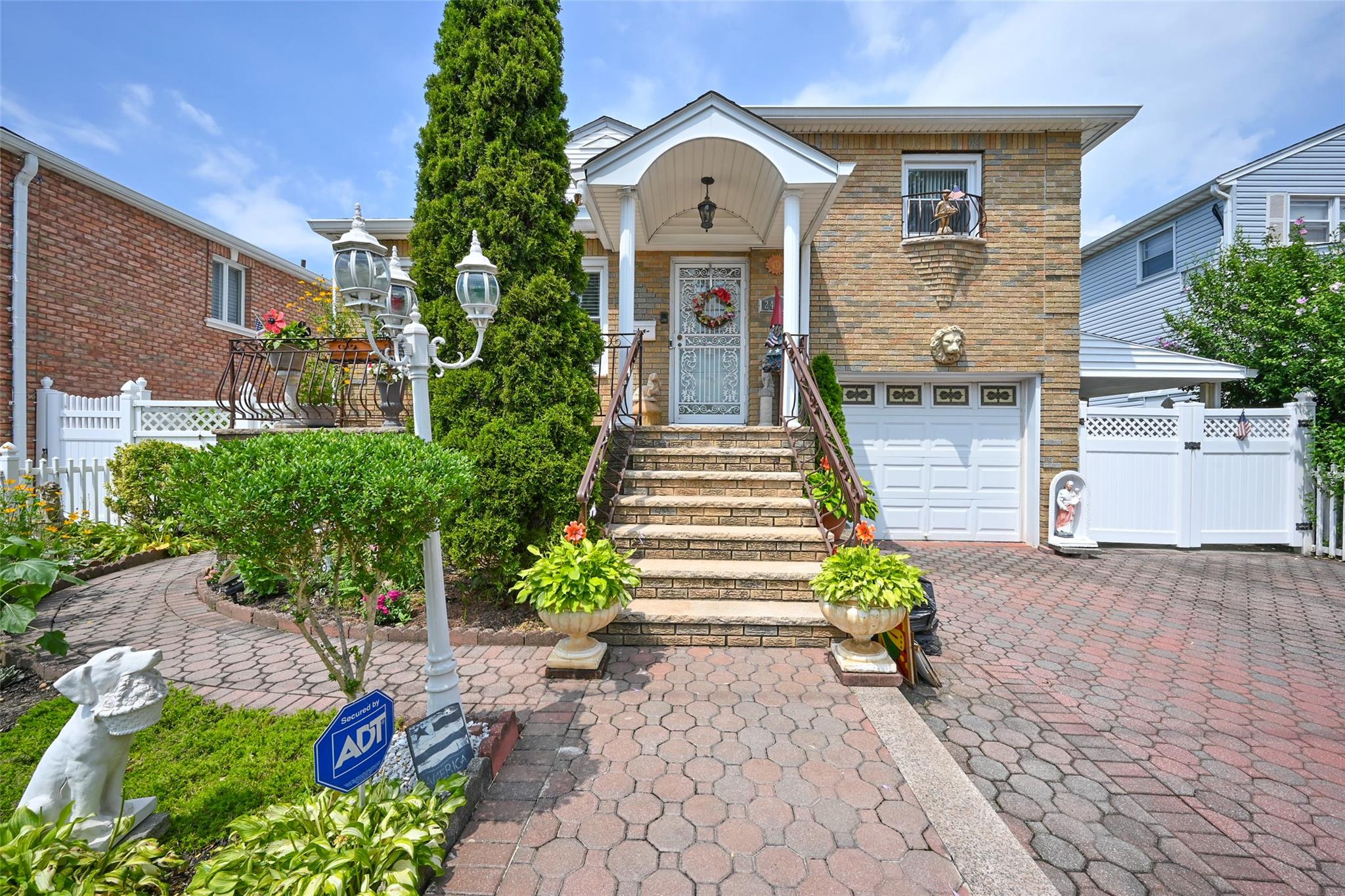 #1 photo, 24-14 160 Street, 皇后區 白石鎮 Whitestone , NY 11357