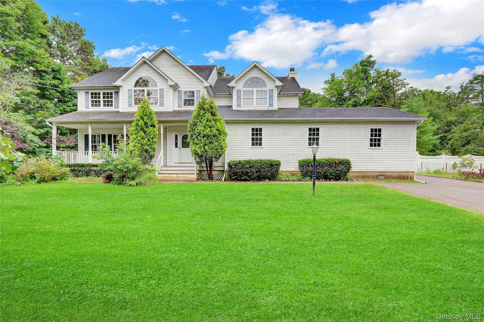 #1 photo, 84 Robinson Avenue, Medford , NY 11763