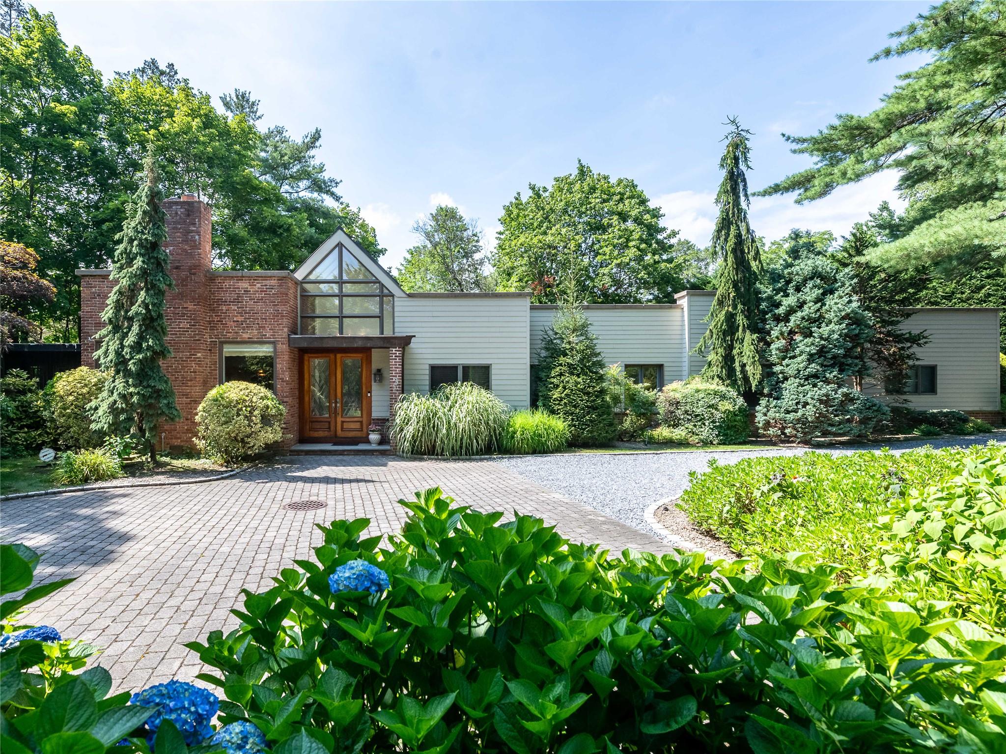 #1 photo, 3 West Drive, Manhasset , NY 11030