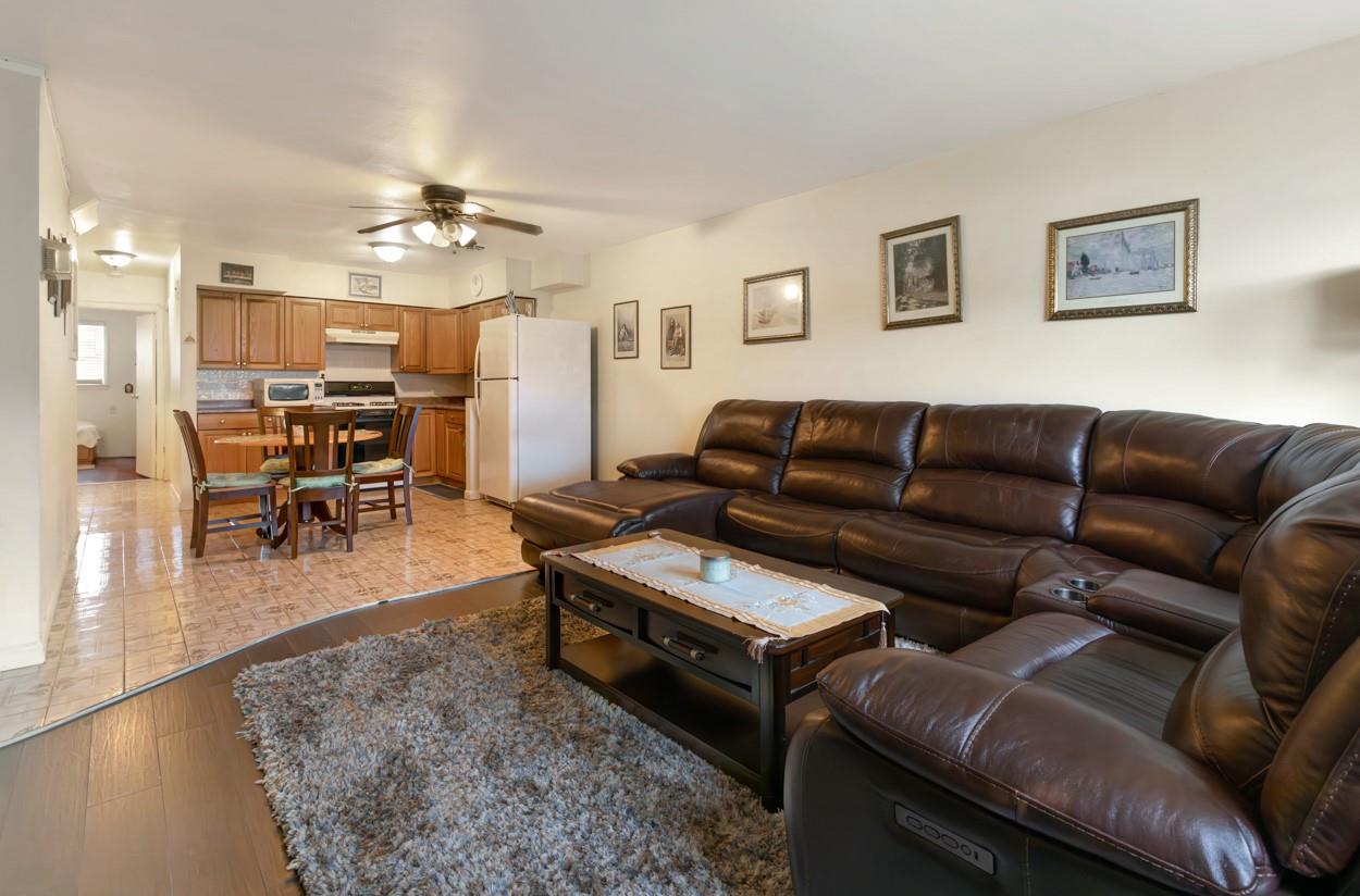 #3 photo, 200-06 39th Avenue, كوينز Bayside , NY 11361