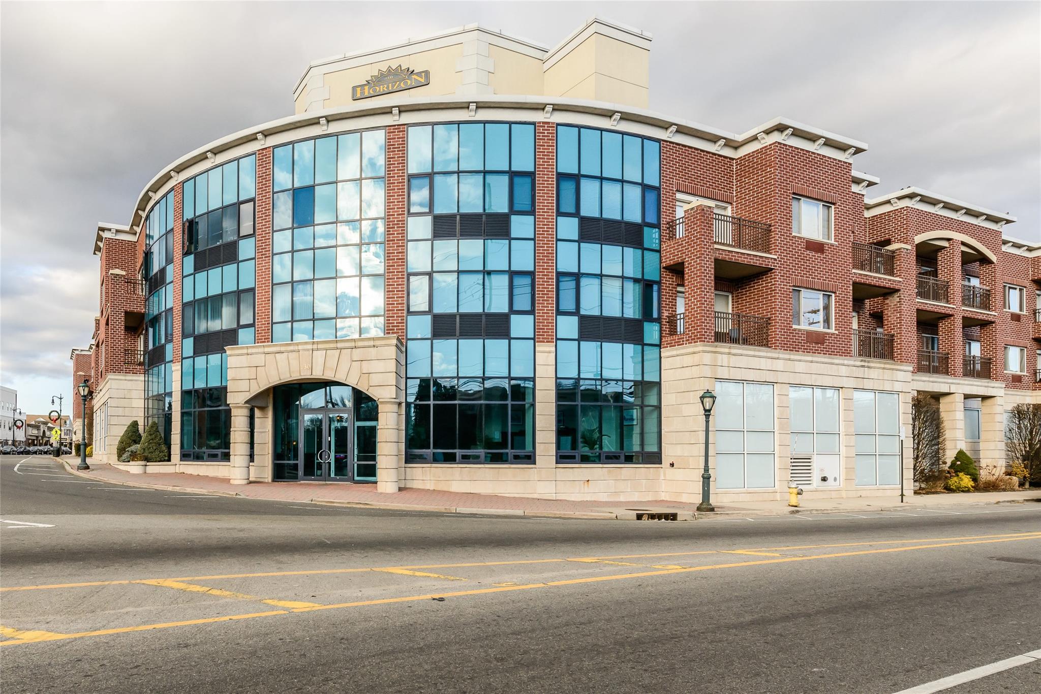 #1 photo, 130 Post Avenue, 長島 西布雷 Westbury , NY 11590