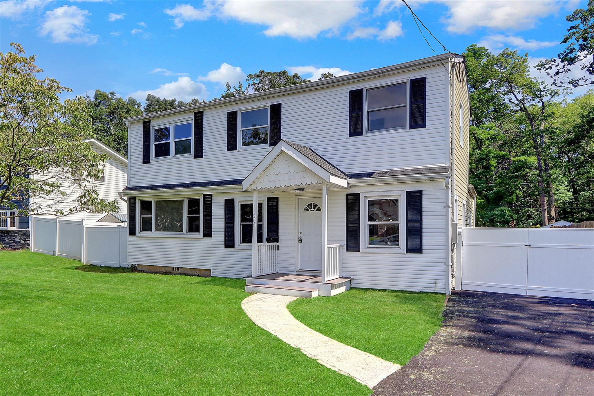 #1 photo, 300 Prairie Drive, 東長島 North Babylon , NY 11703