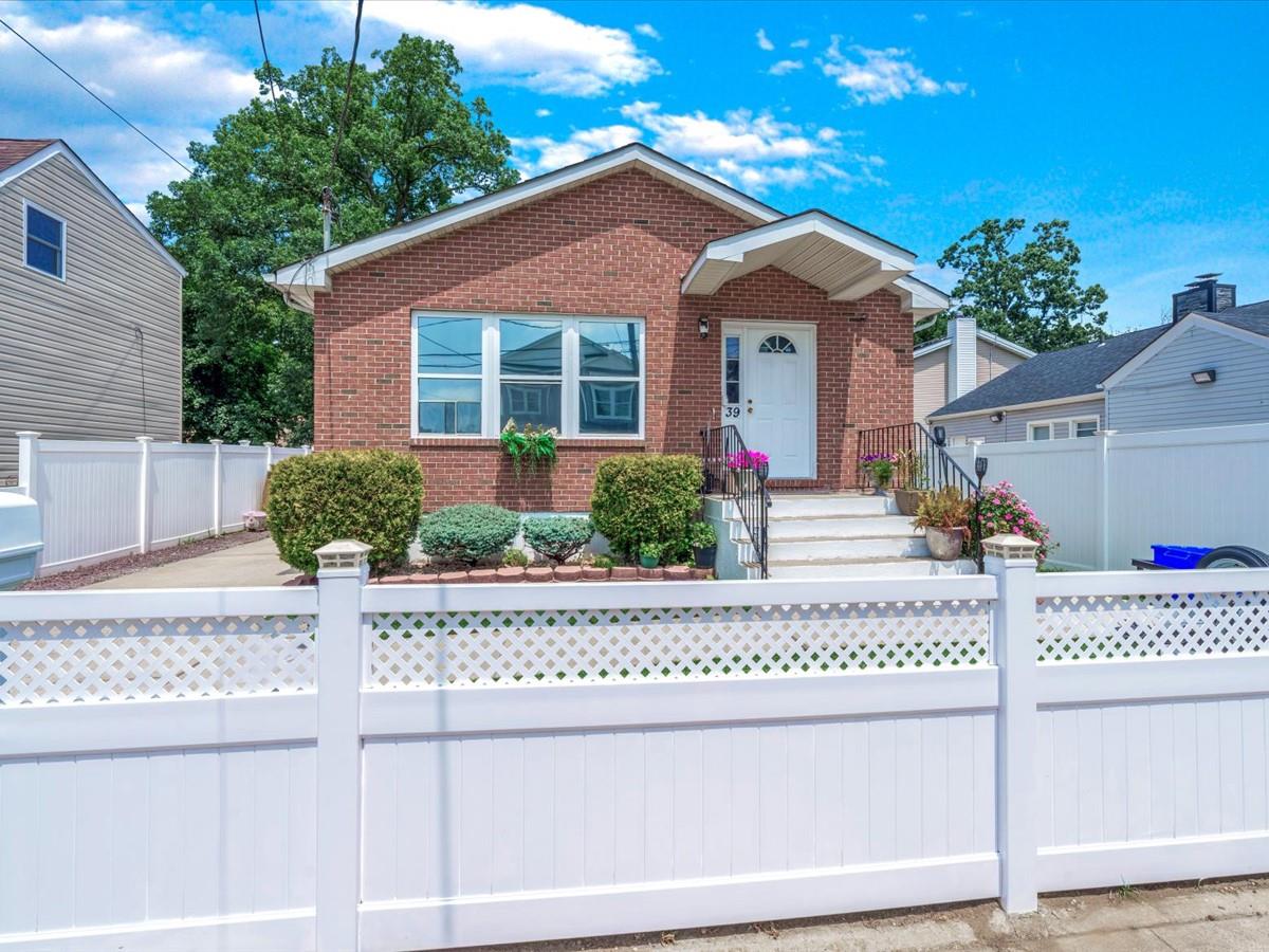 #1 photo, 39 Mirin Avenue, 長島 Roosevelt , NY 11575