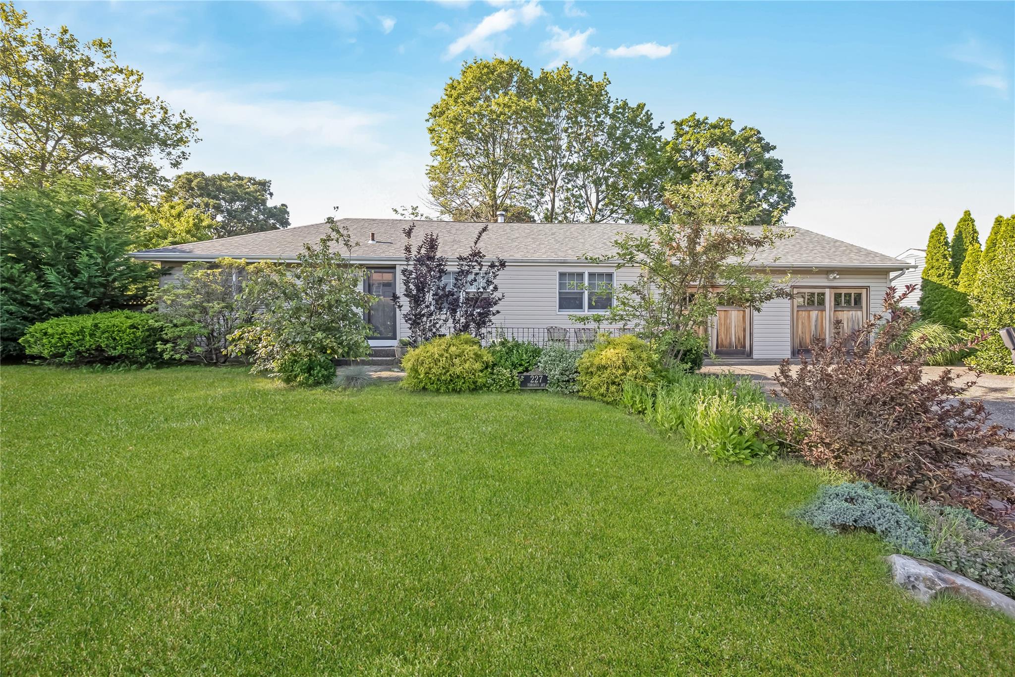 #1 photo, 227 Toronto Avenue, ナッソー郡 Massapequa , NY 11758