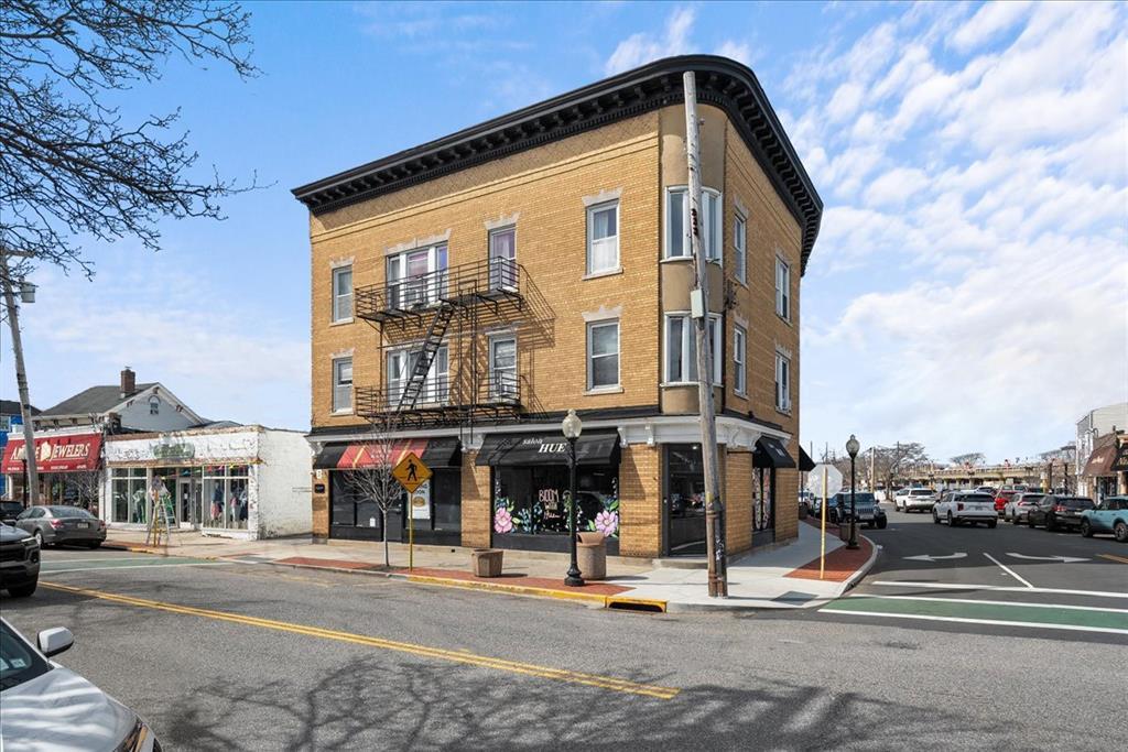 #1 photo, 240 Deer Park Avenue, 東長島 Babylon , NY 11702