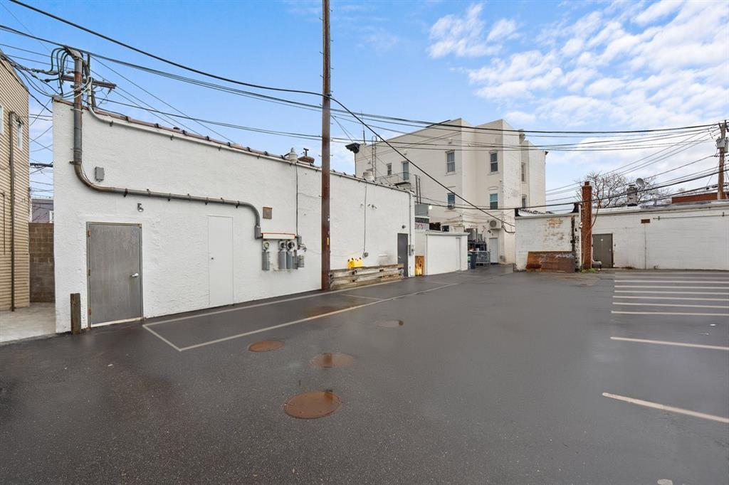 #11 photo, 240 Deer Park Avenue, Babylon , NY 11702