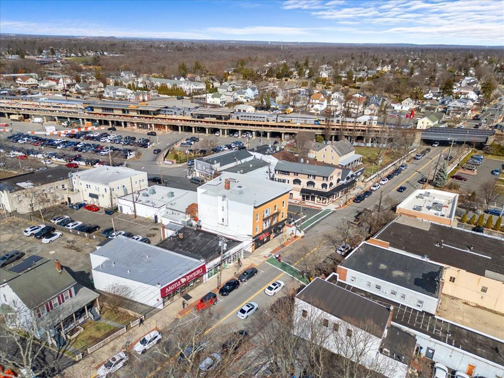 #12 photo, 240 Deer Park Avenue, Babylon , NY 11702