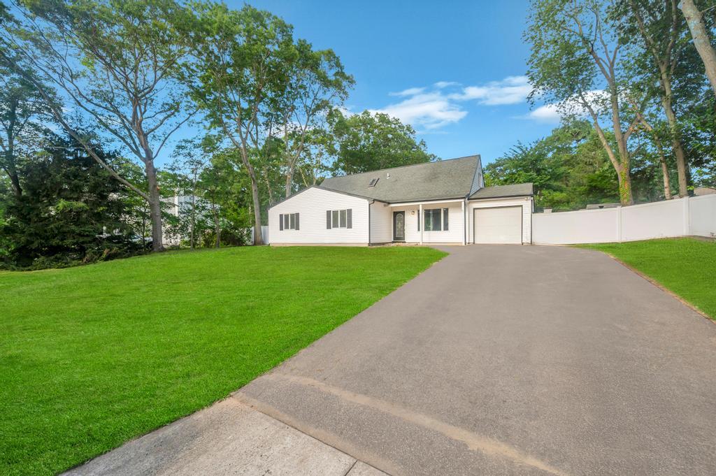 #10 photo, 9 Wakefield Avenue, Coram , NY 11727