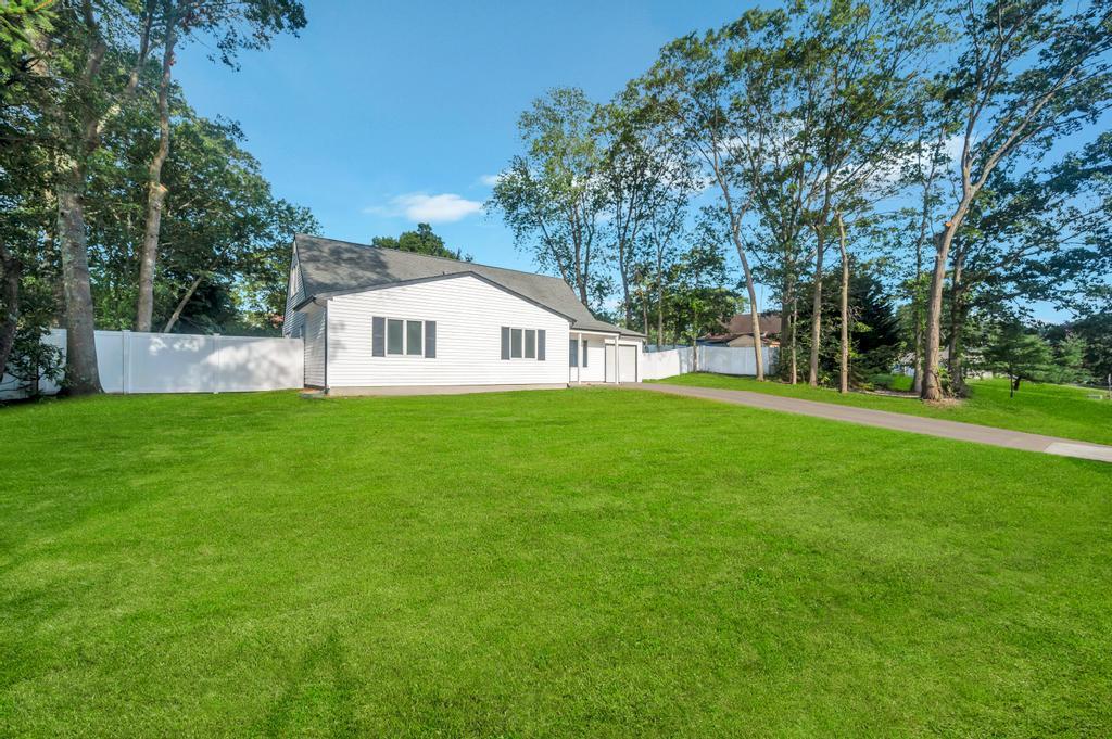 #11 photo, 9 Wakefield Avenue, Coram , NY 11727