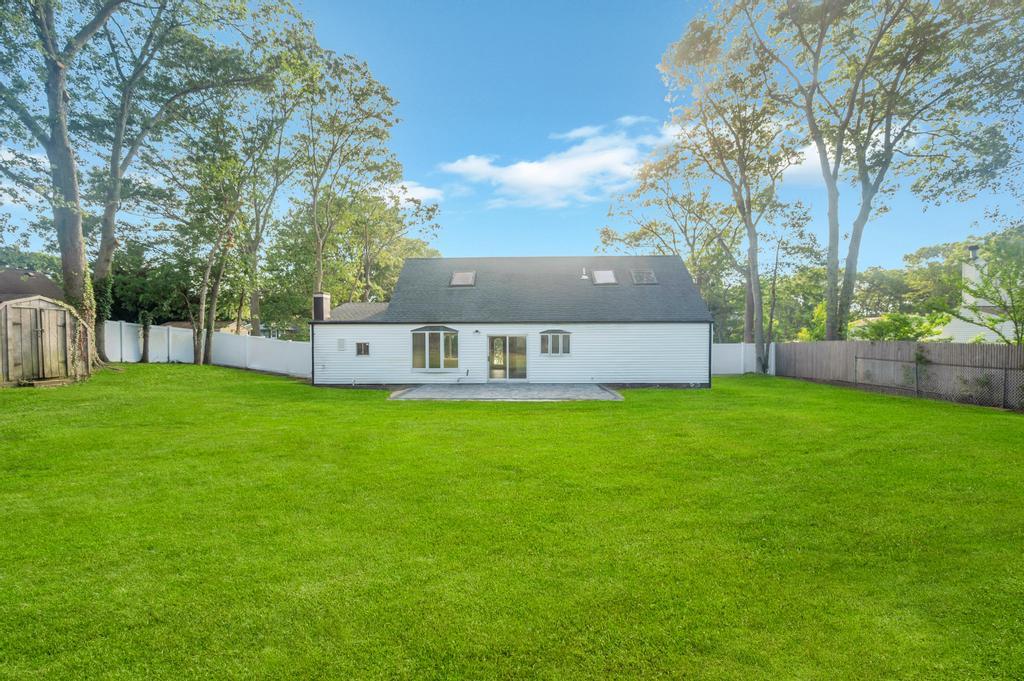 #15 photo, 9 Wakefield Avenue, Coram , NY 11727