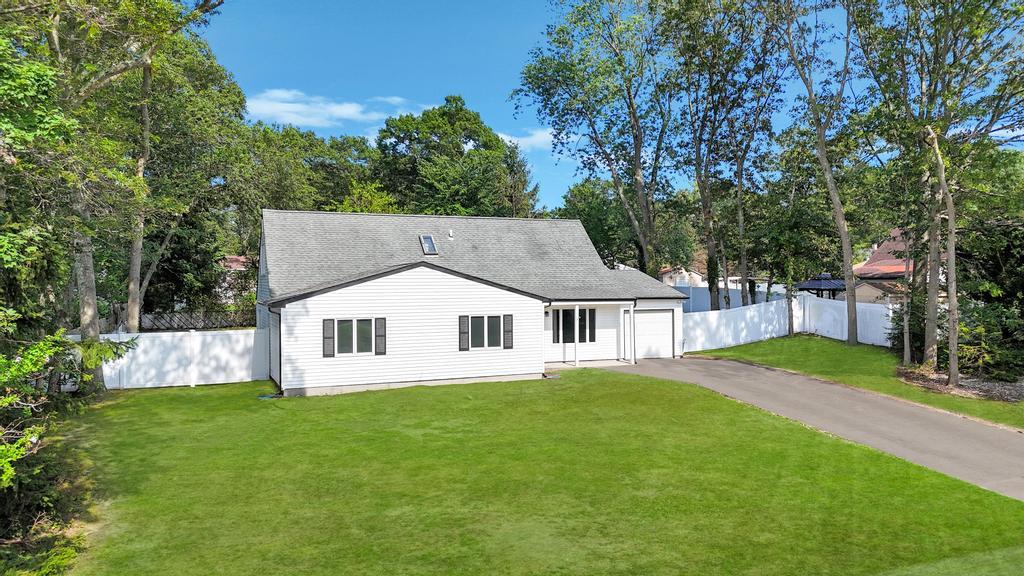 #2 photo, 9 Wakefield Avenue, Coram , NY 11727