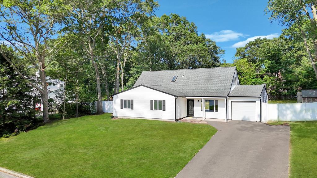 #3 photo, 9 Wakefield Avenue, Coram , NY 11727