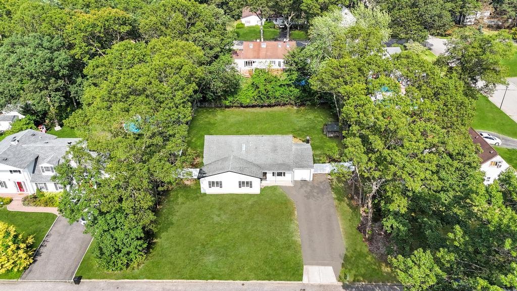 #4 photo, 9 Wakefield Avenue, Coram , NY 11727