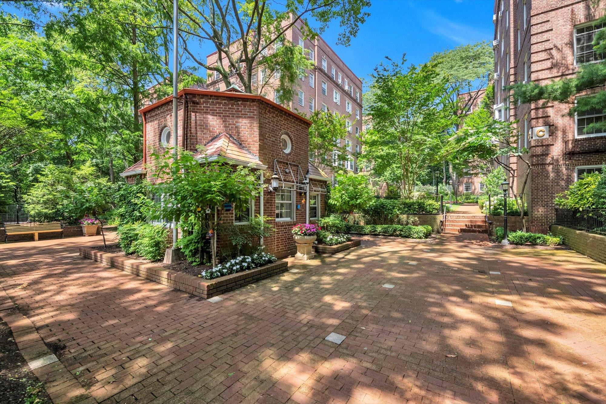 #12 photo, 117-01 Park Lane South, 뉴욕퀸즈 Kew Gardens , NY 11415