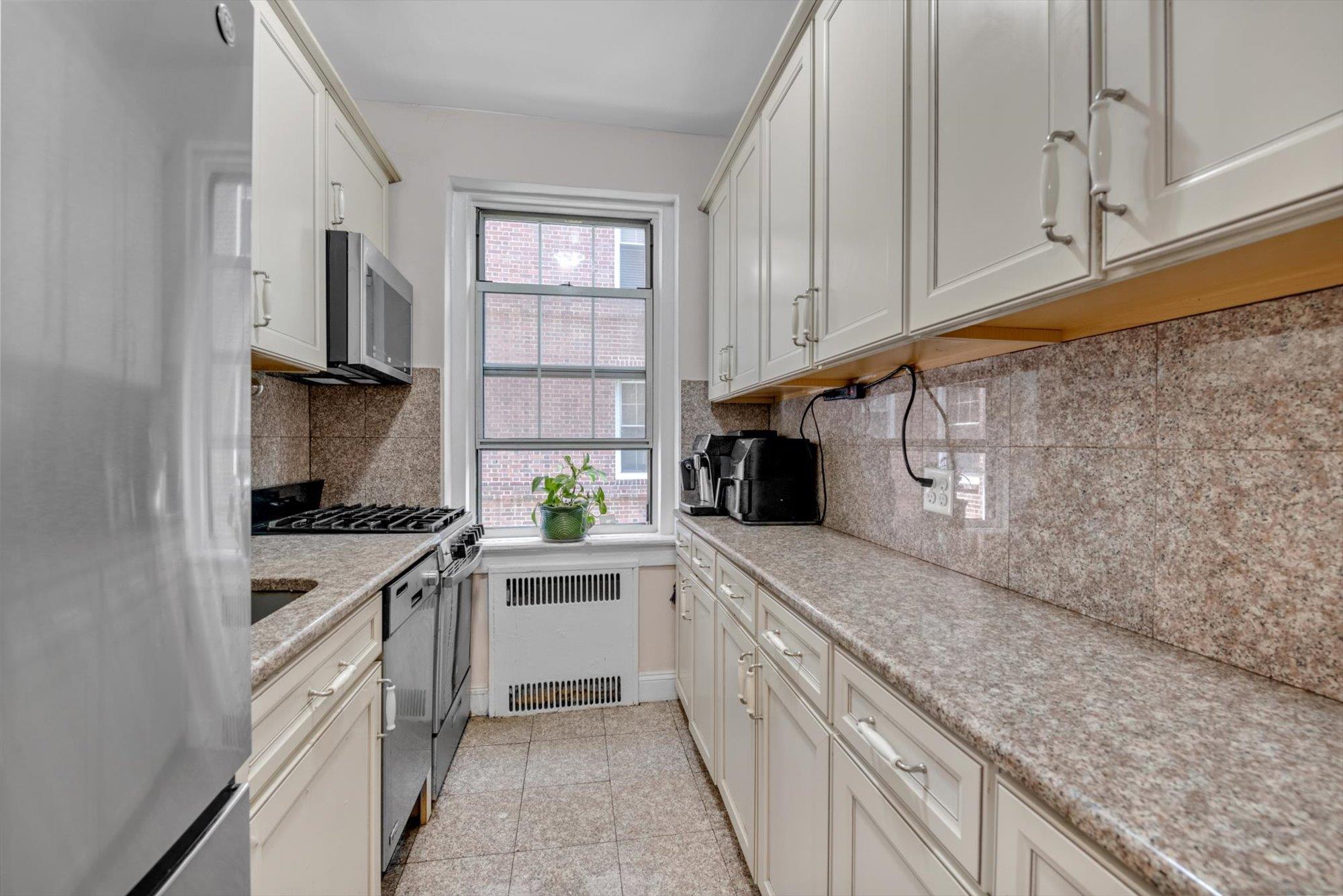 #6 photo, 117-01 Park Lane South, 뉴욕퀸즈 Kew Gardens , NY 11415