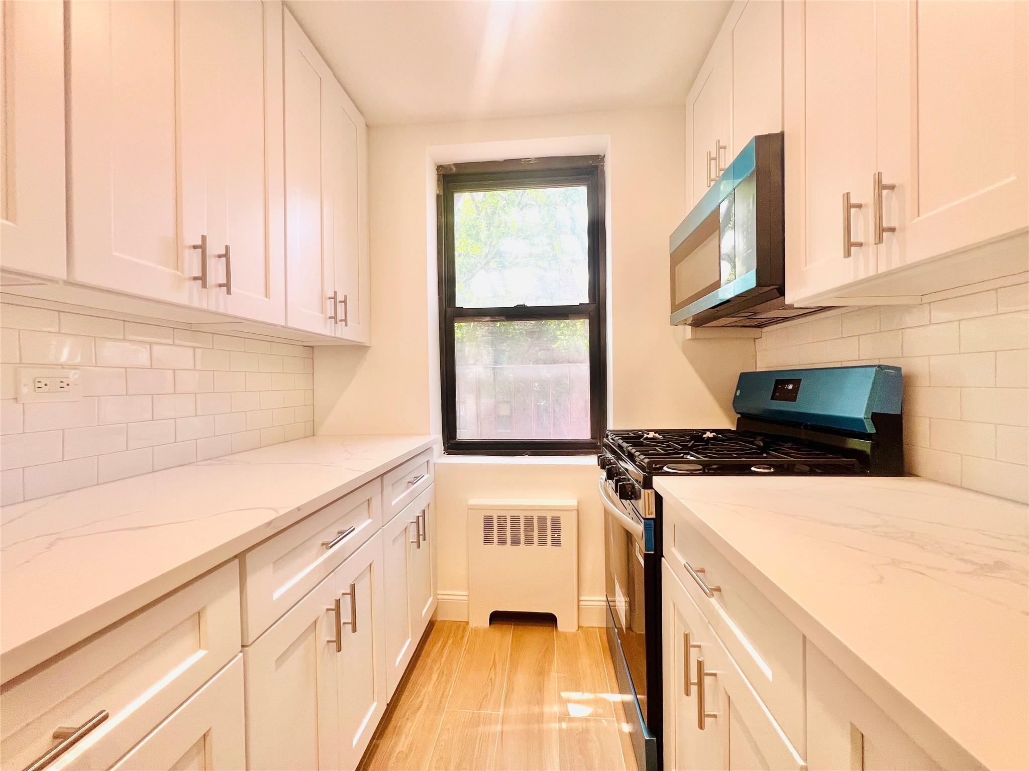 #3 photo, 32-22 89 St, 皇后区 艾姆赫斯特 East Elmhurst , NY 11369