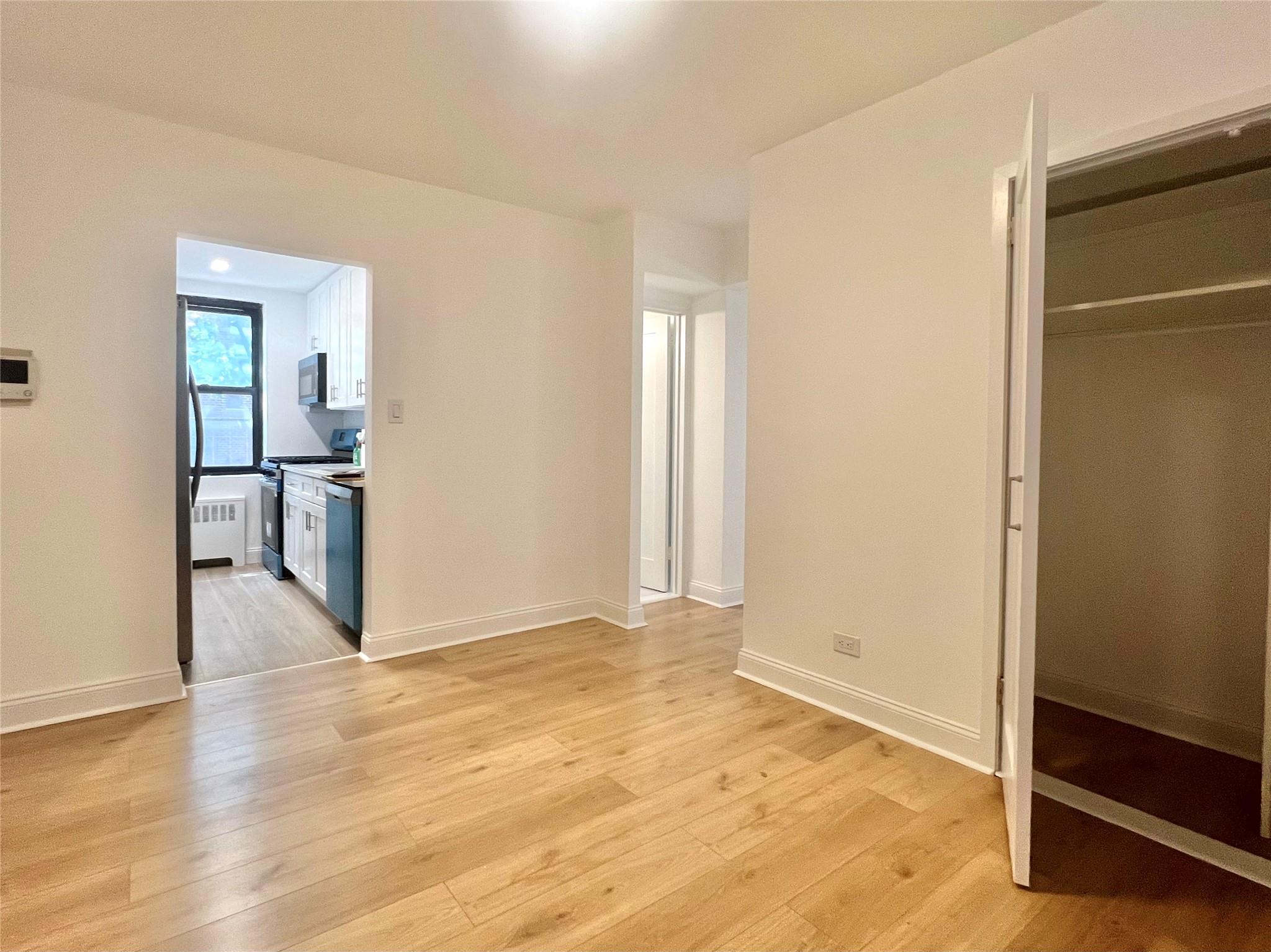 #4 photo, 32-22 89 St, 皇后区 艾姆赫斯特 East Elmhurst , NY 11369