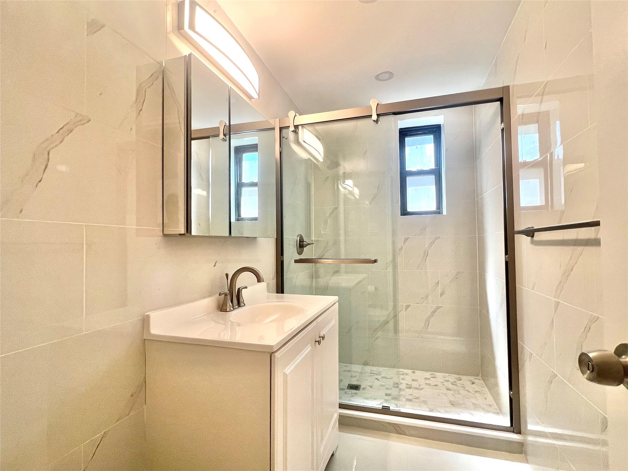 #5 photo, 32-22 89 St, 皇后区 艾姆赫斯特 East Elmhurst , NY 11369