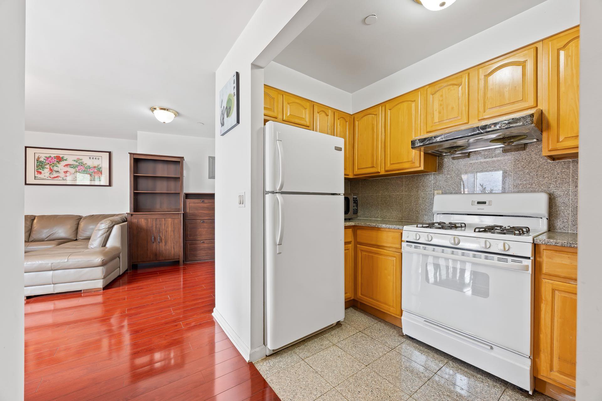 #11 photo, 137-08 31st Road, クイーンズ区 Flushing , NY 11354