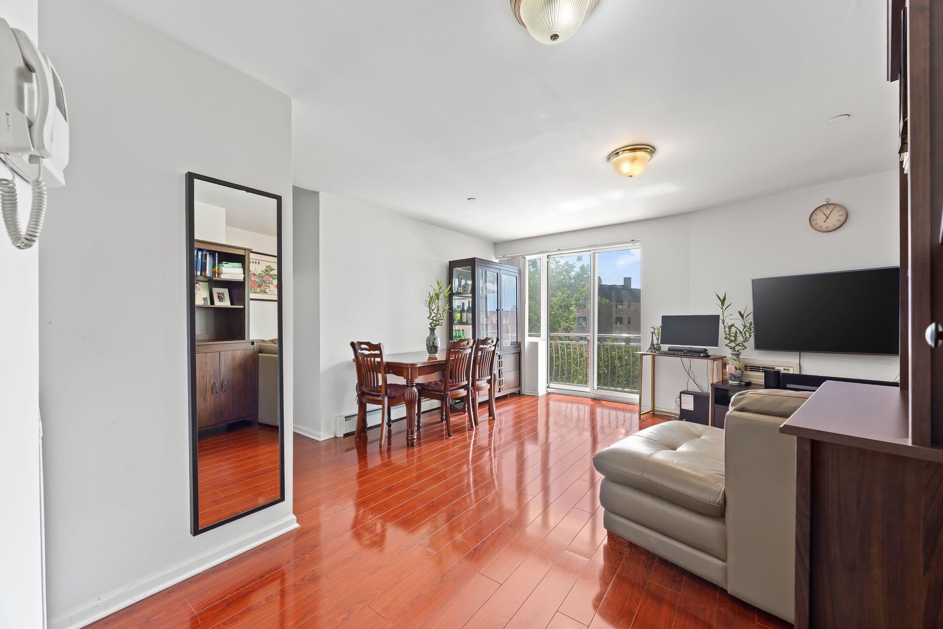 #5 photo, 137-08 31st Road, クイーンズ区 Flushing , NY 11354