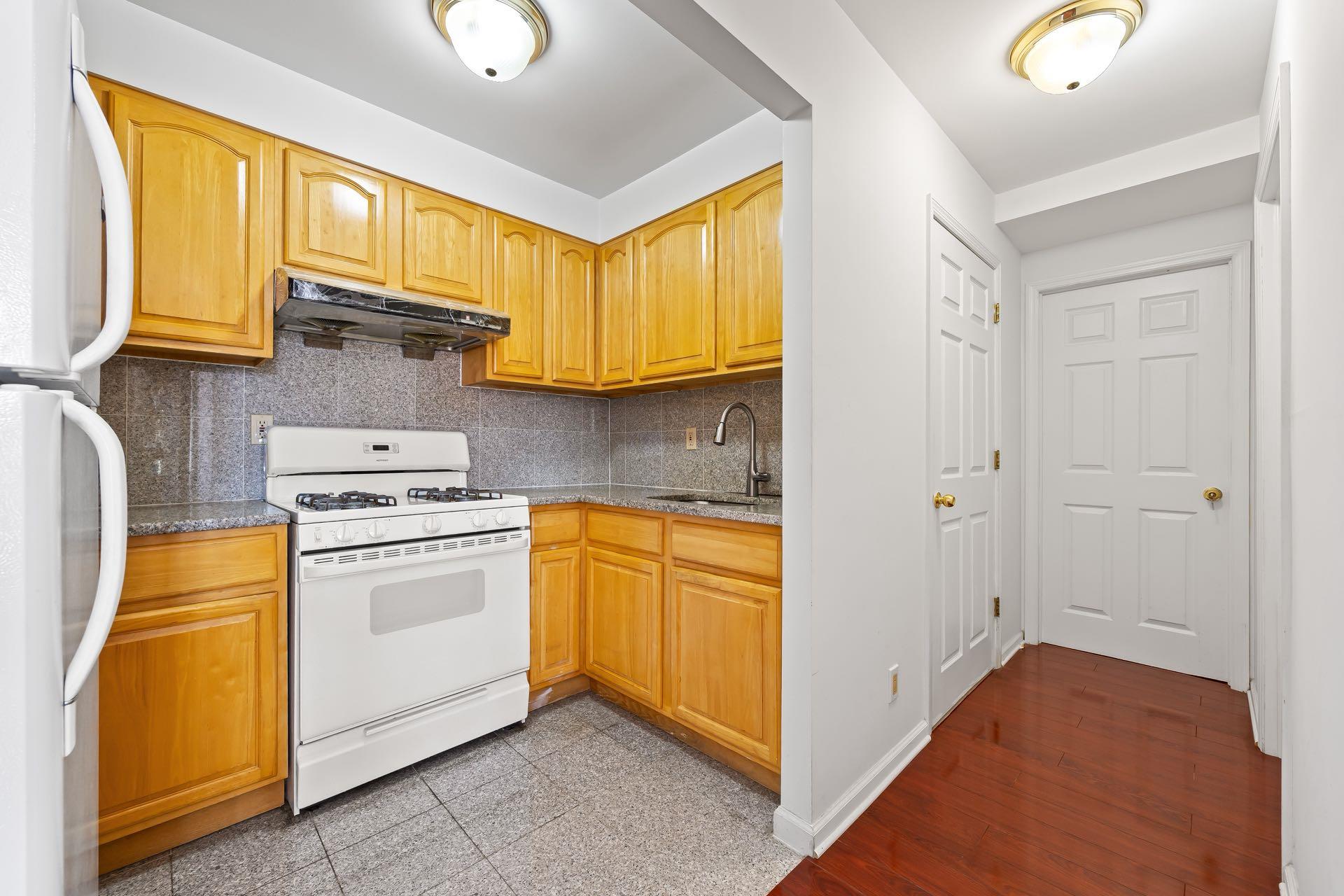 #9 photo, 137-08 31st Road, クイーンズ区 Flushing , NY 11354