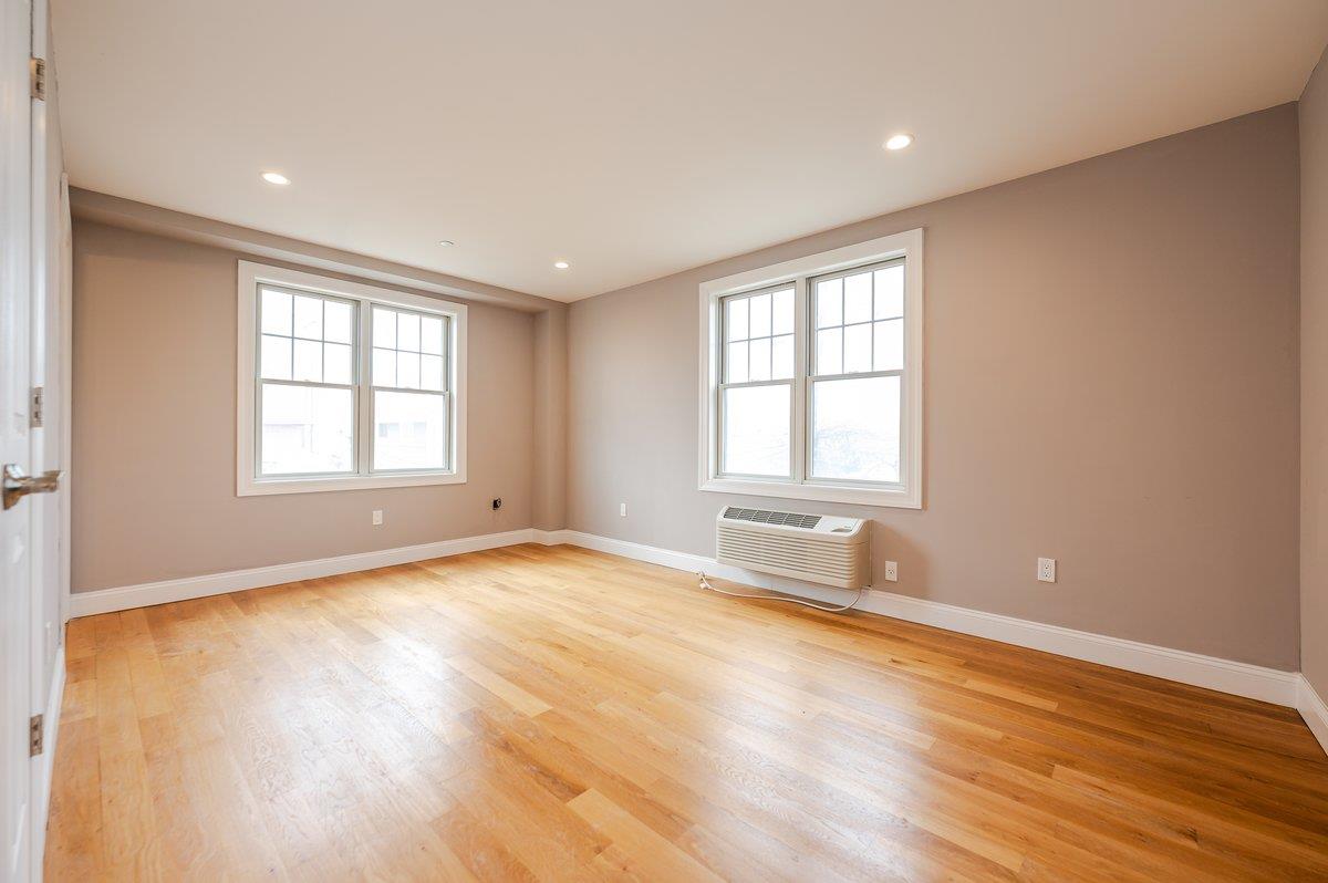 #13 photo, 661 W Broadway, 長島 長灘 Long Beach , NY 11561