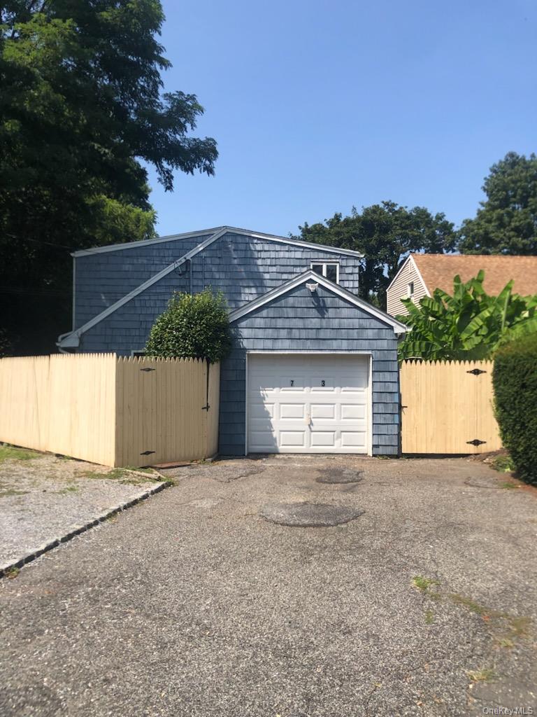 #1 photo, 73 Railroad Street, 東長島 Greenlawn , NY 11740