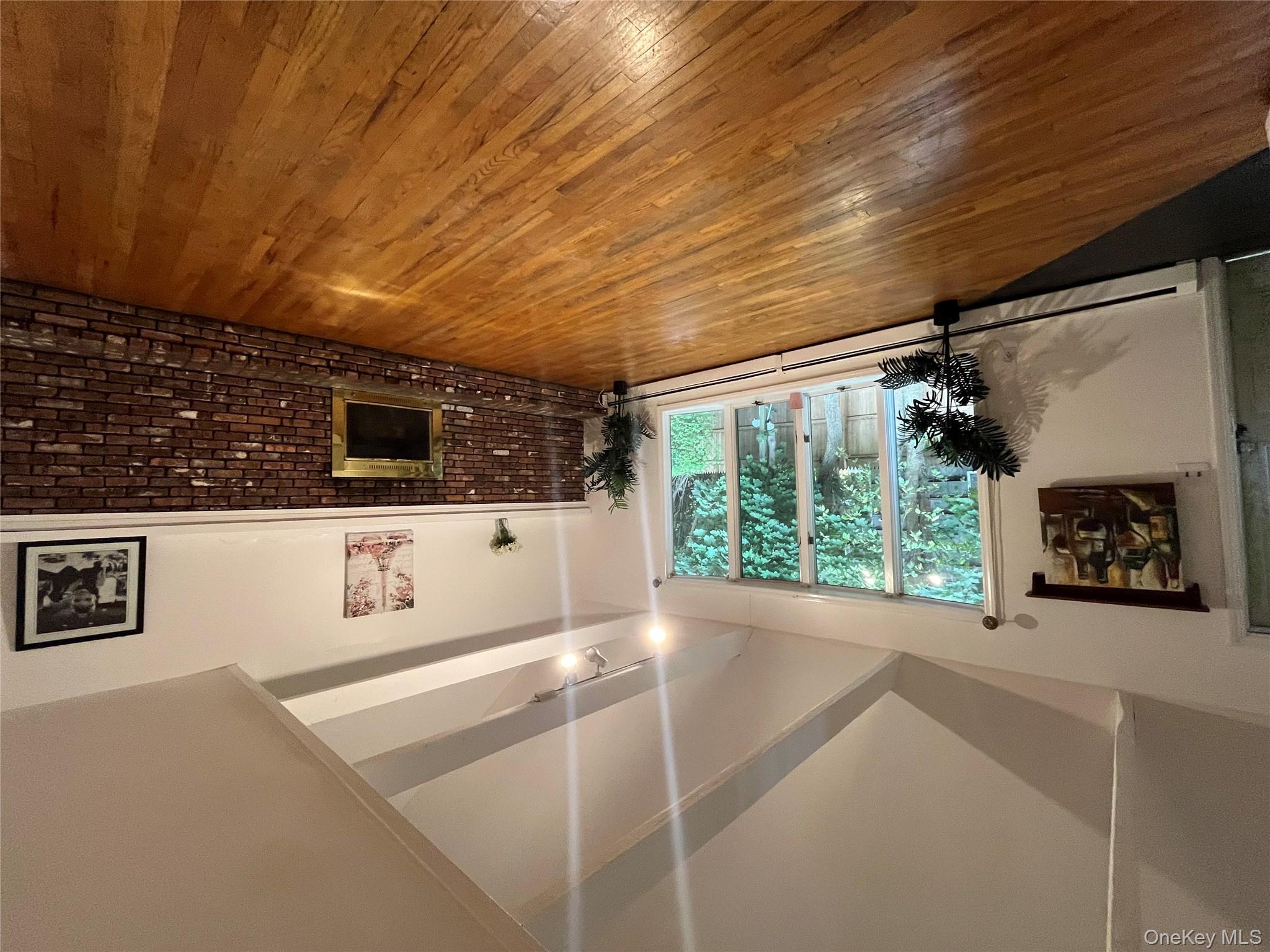 #11 photo, 73 Railroad Street, サフォーク郡 Greenlawn , NY 11740