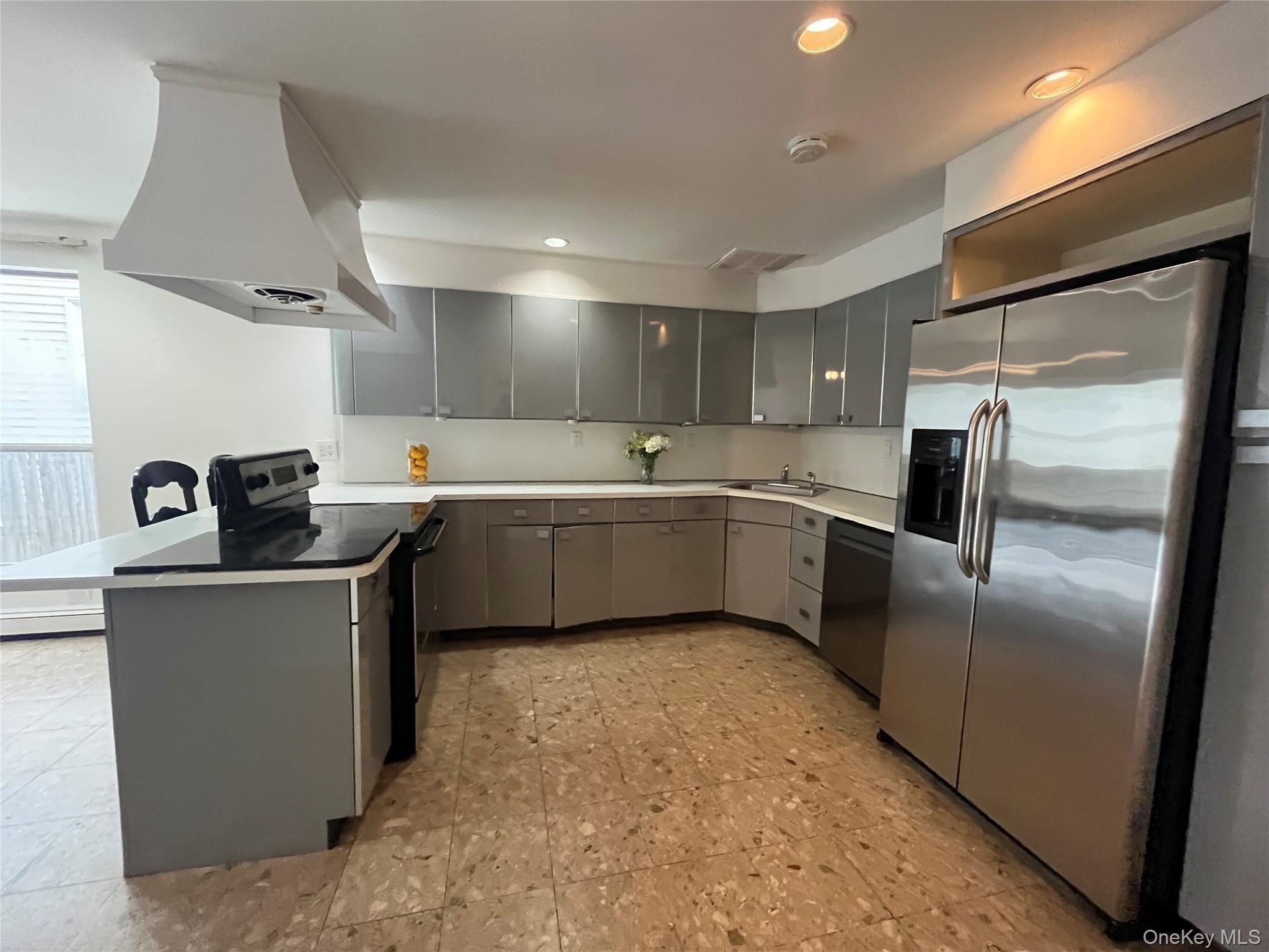 #3 photo, 73 Railroad Street, サフォーク郡 Greenlawn , NY 11740